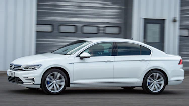 Volkswagen Passat GTE 2016 - side tracking