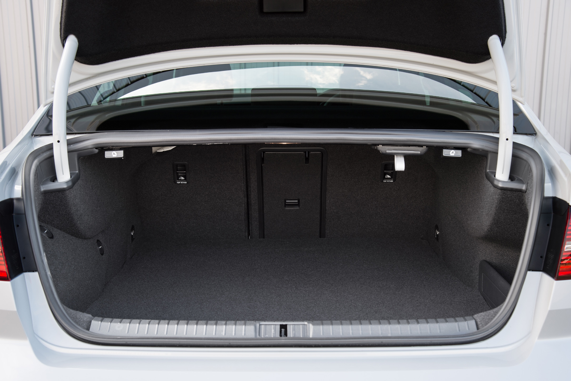 Volkswagen Passat GTE 2016 - boot