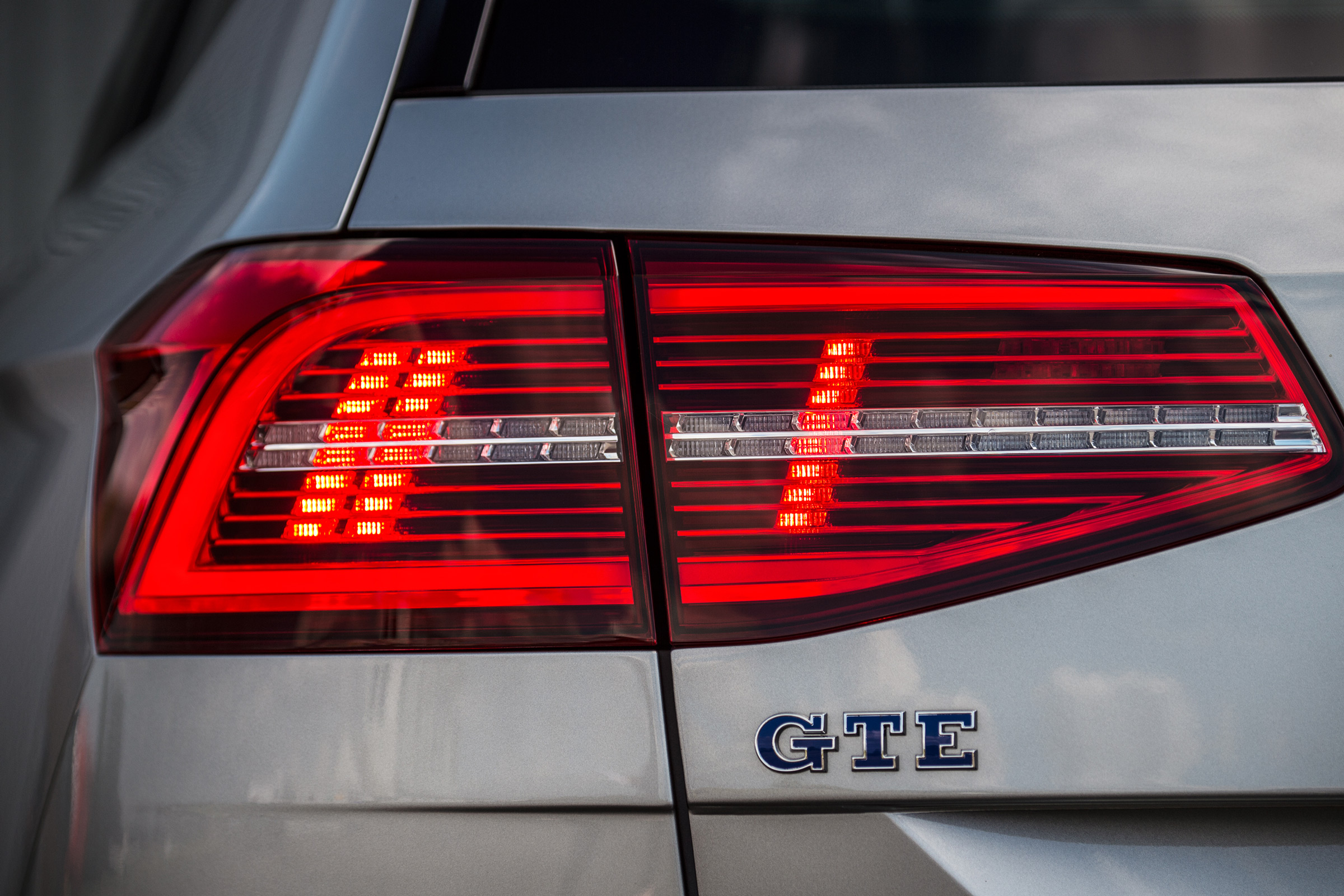 Volkswagen Passat GTE 2016 - rear light