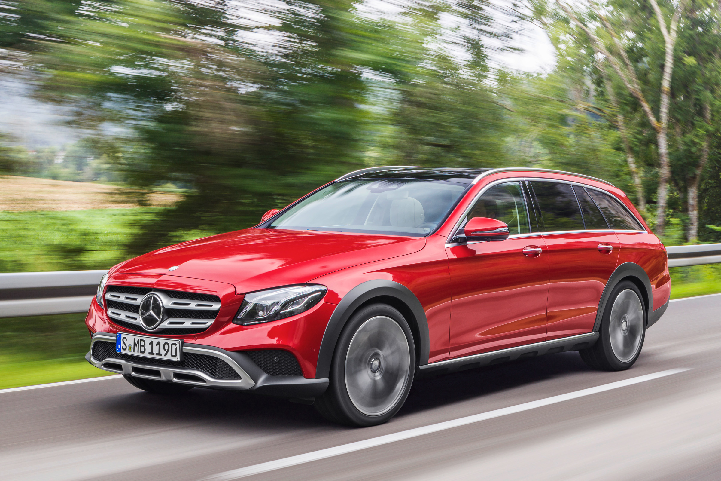 Mercedes E-Class All Terrain - front tracking