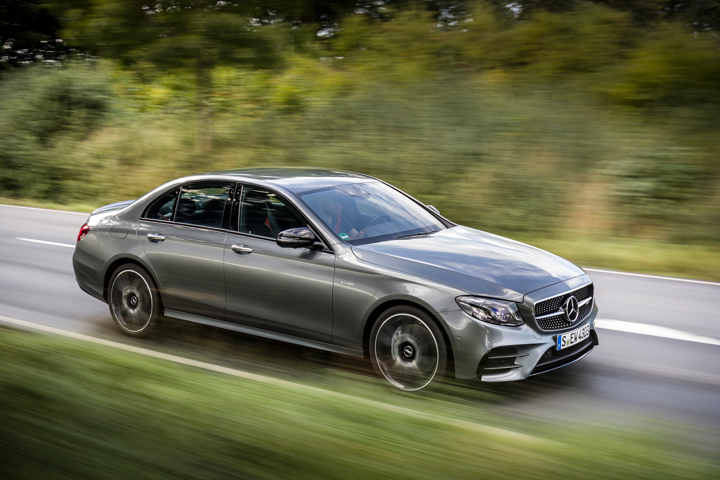 Mercedes-AMG E 43 4MATIC - front tracking