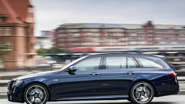 Mercedes-AMG E 43 4MATIC estate - side tracking