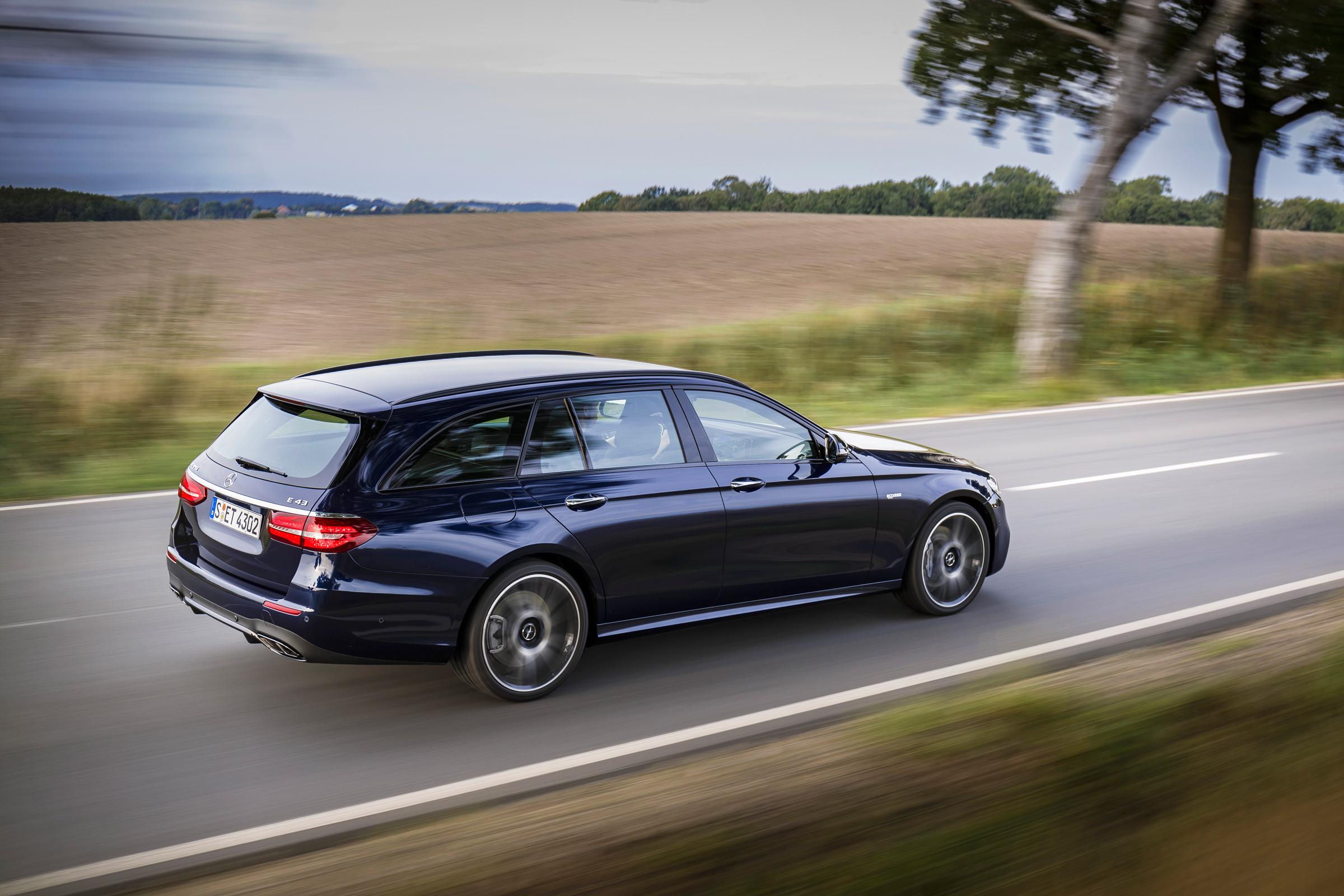 Mercedes-AMG E 43 4MATIC estate - rear tracking