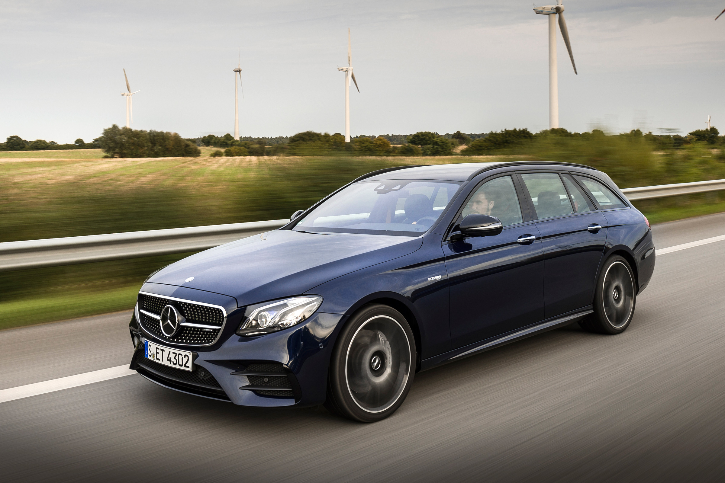 Mercedes-AMG E 43 4MATIC estate - front tracking