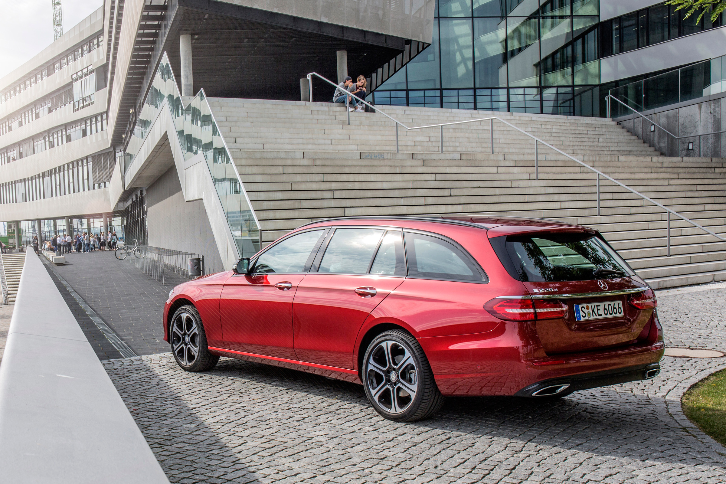 Mercedes E-Class Estate 2016 - rear quarter
