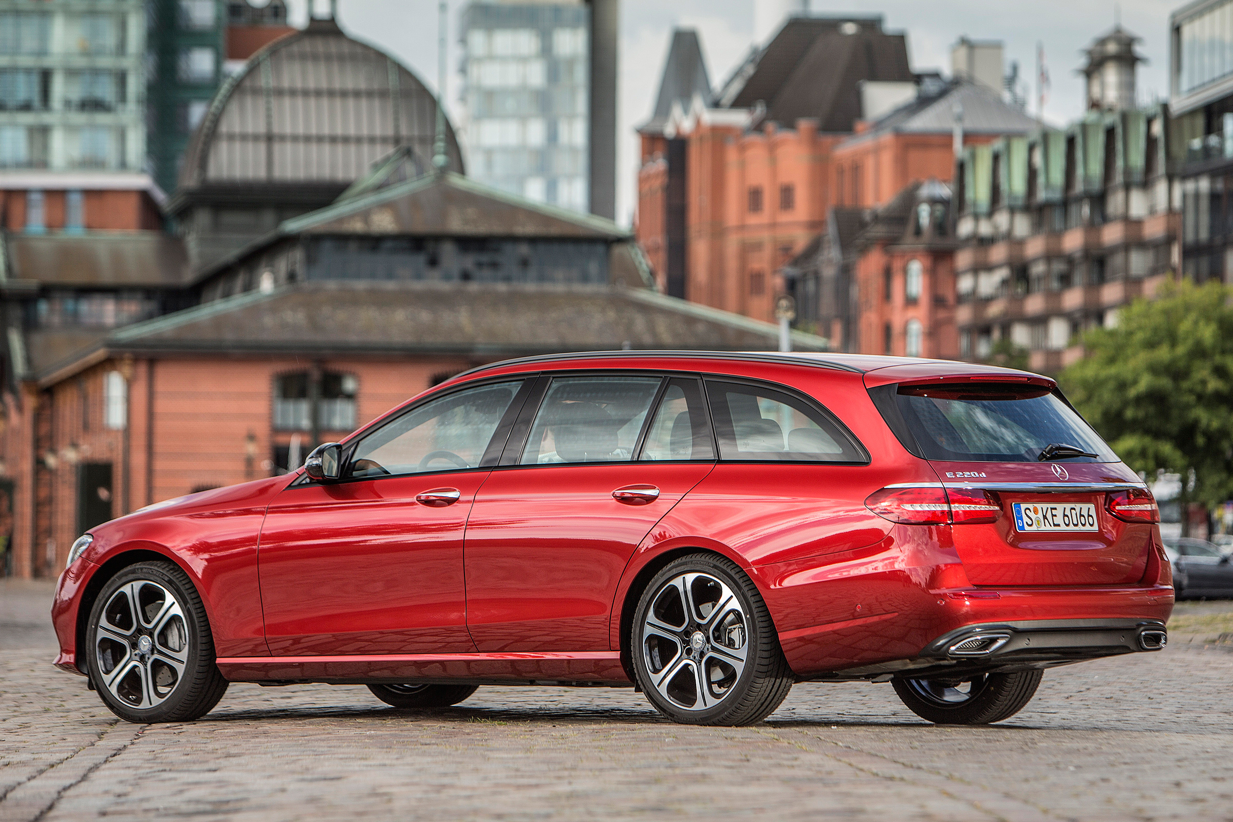 Mercedes E-Class Estate 2016 - rear quarter 2