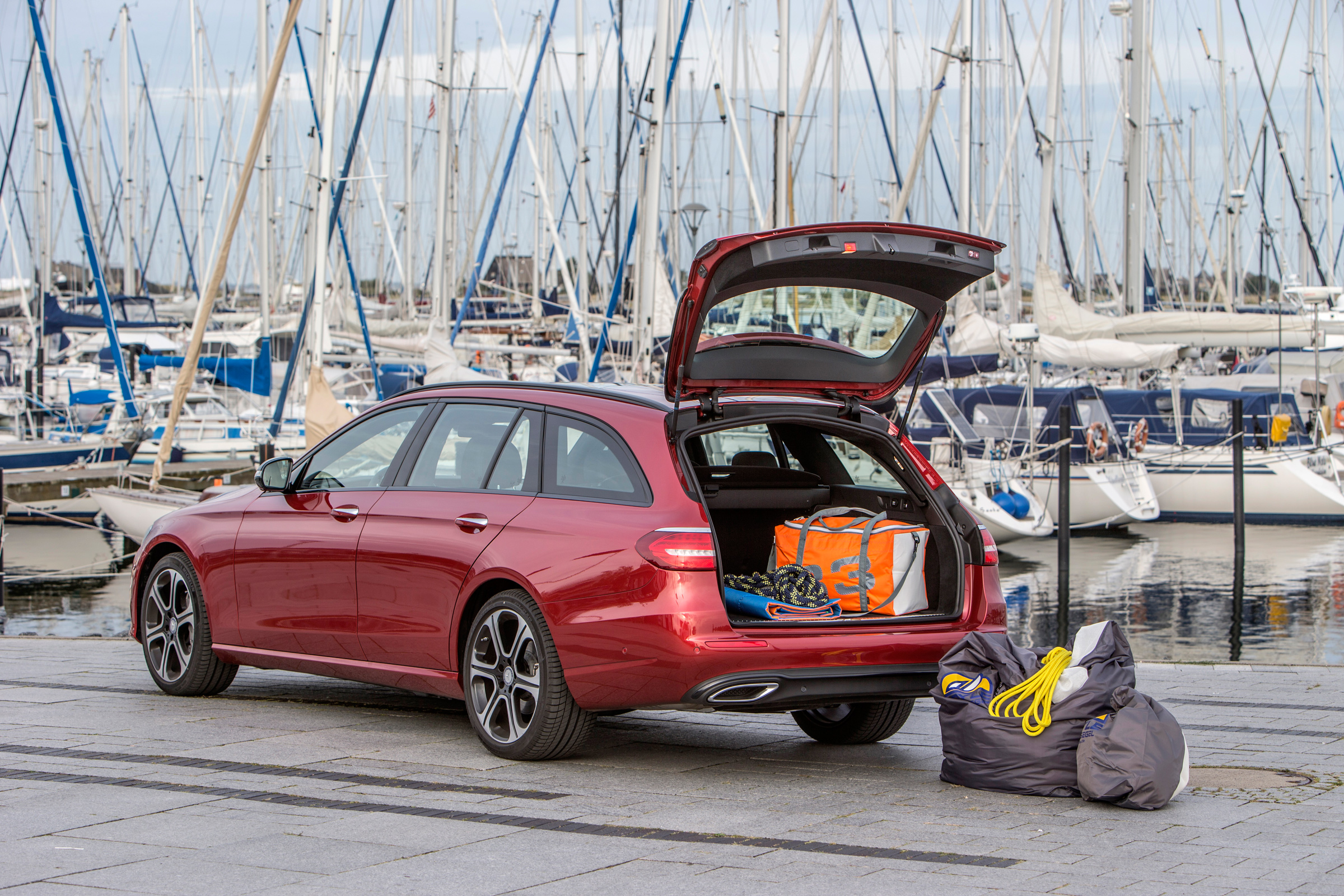 Mercedes E-Class Estate 2016 - rear quarter boot open