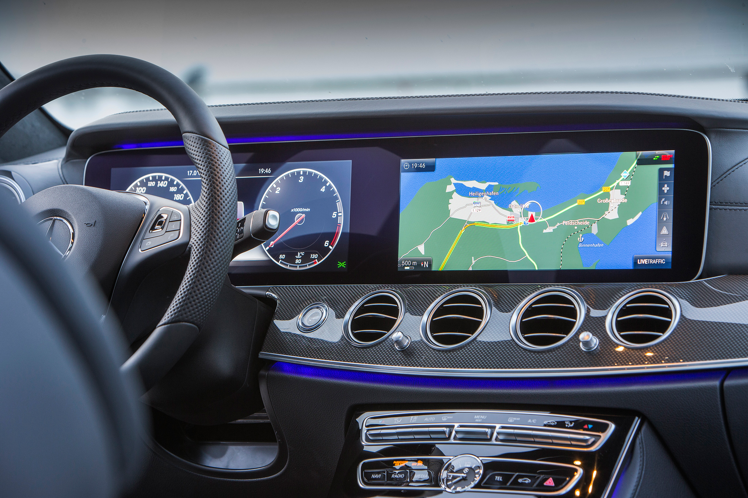 Mercedes E-Class Estate 2016 - dashboard