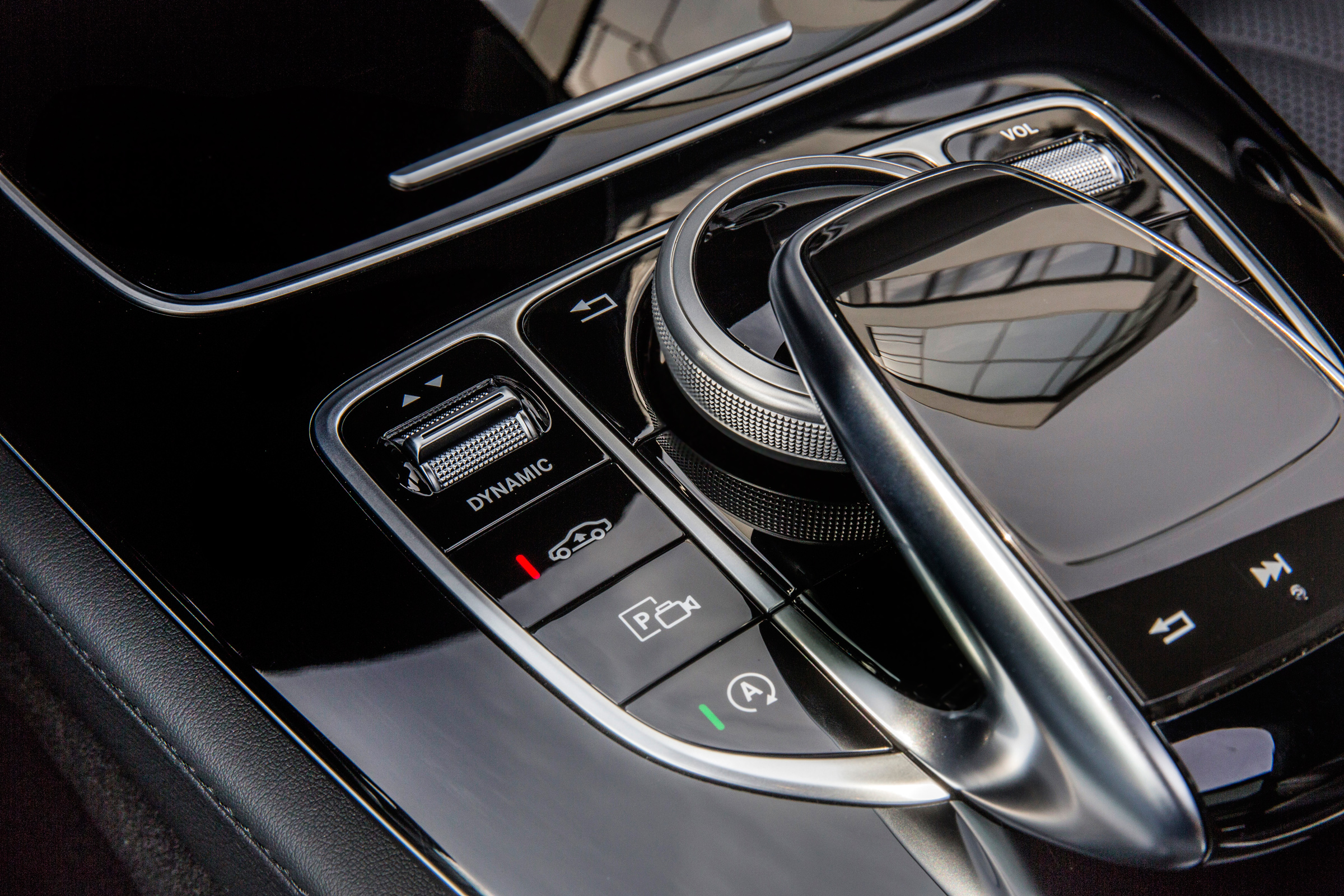 Mercedes E-Class Estate 2016 - centre console