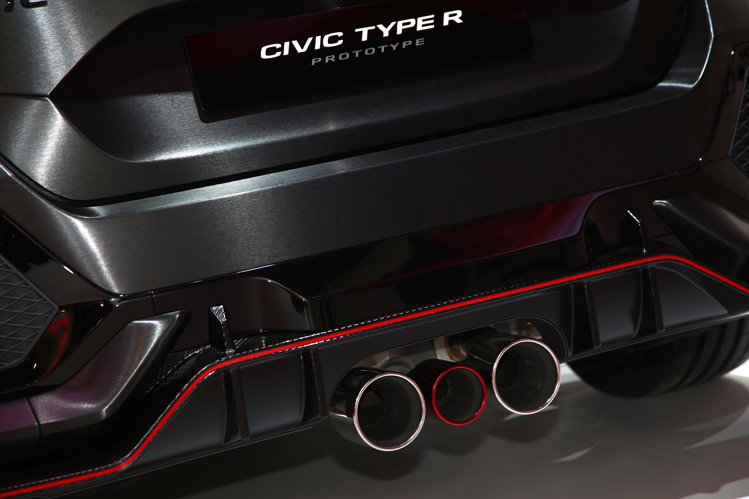 Honda Civic Type R 2017 concept - Paris exhaust