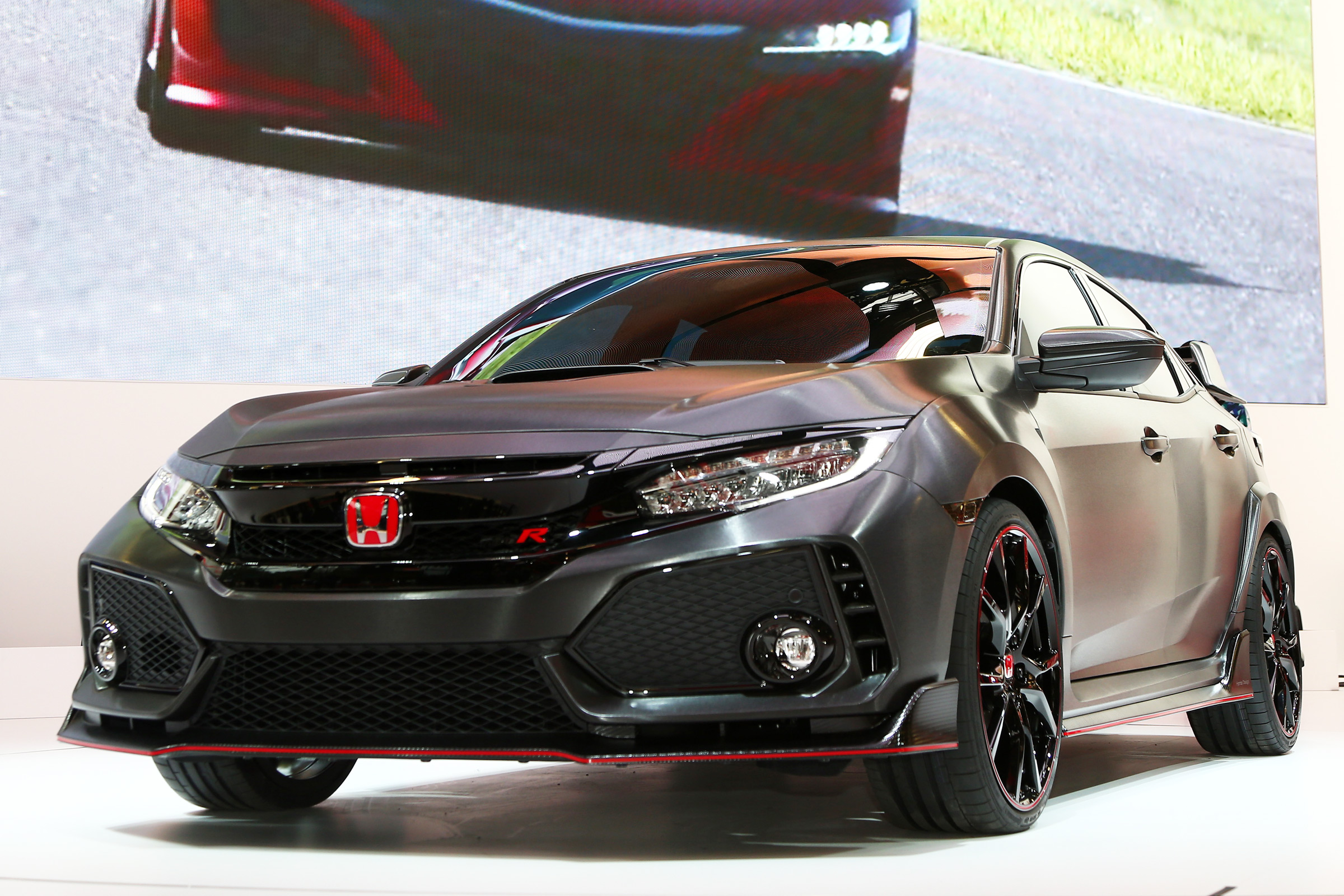 Honda Civic Type R 2017 concept - Paris front quarter