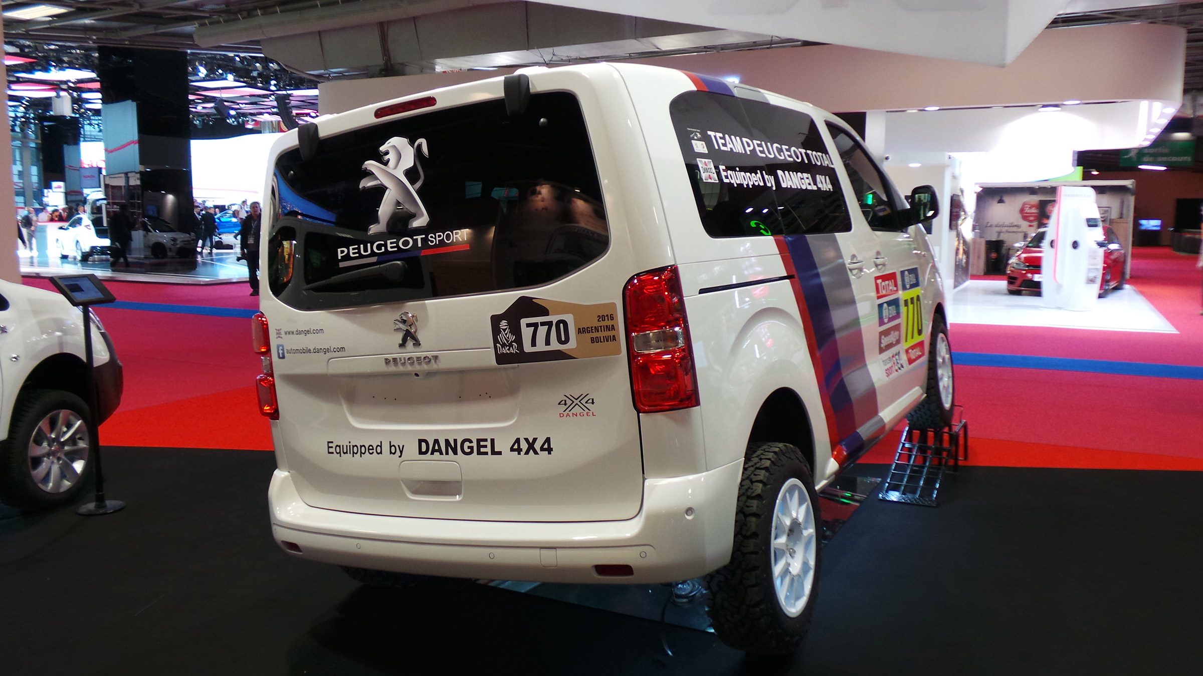 Peugeot Traveller Dakar edition rear