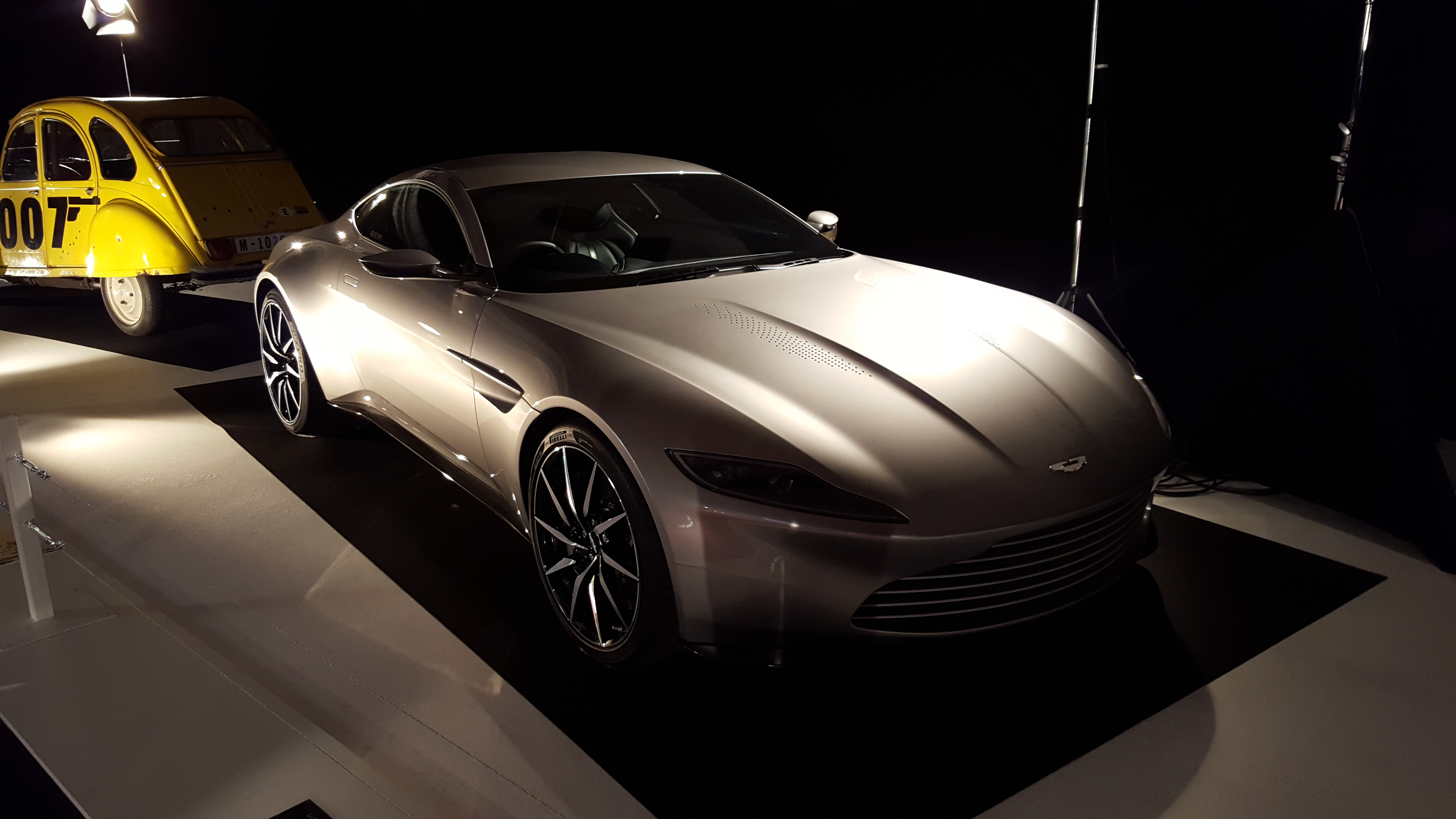 Aston Martin DB10