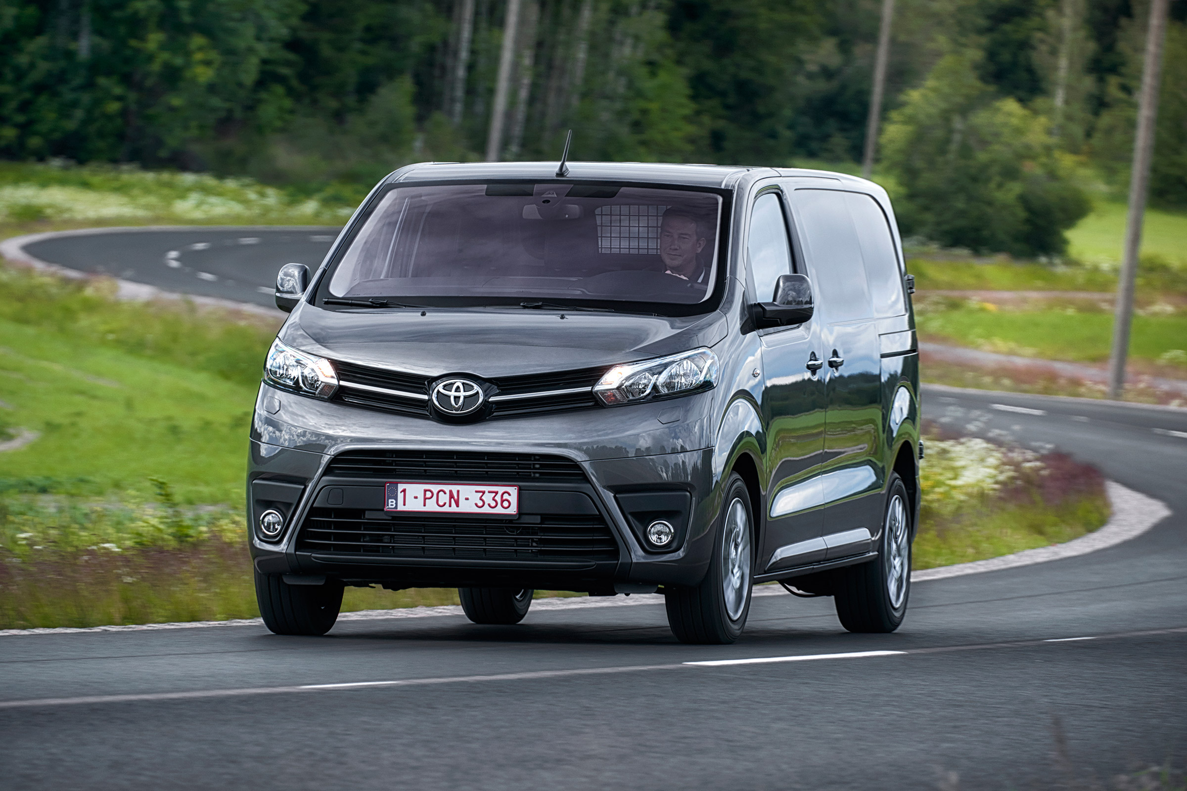 Proace van driving