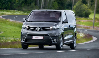 Proace van driving