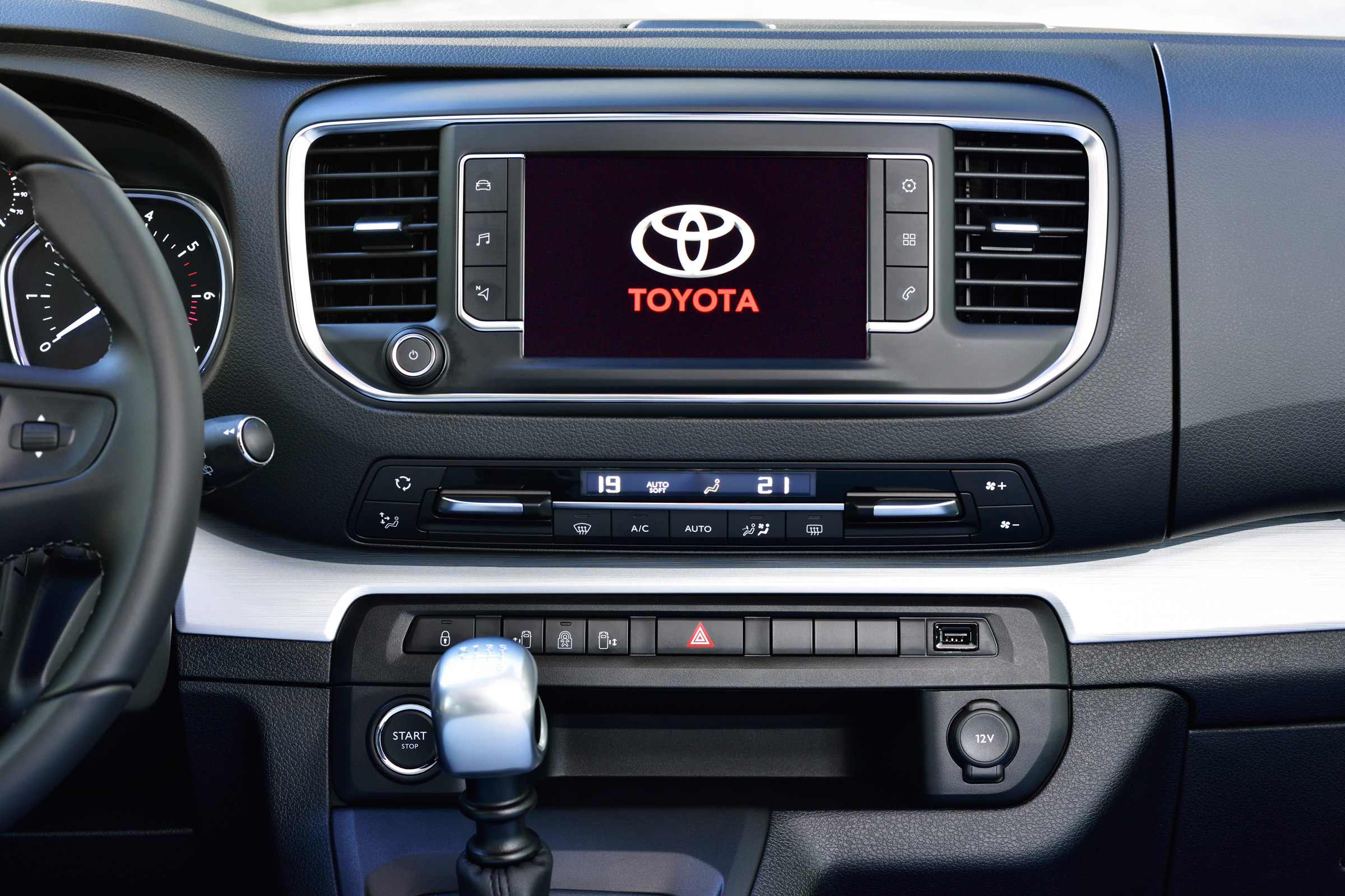 Toyota Proace Verso 2016 - infotainment