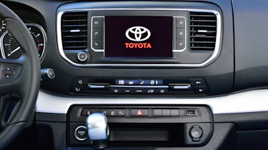 Toyota Proace Verso 2016 - infotainment