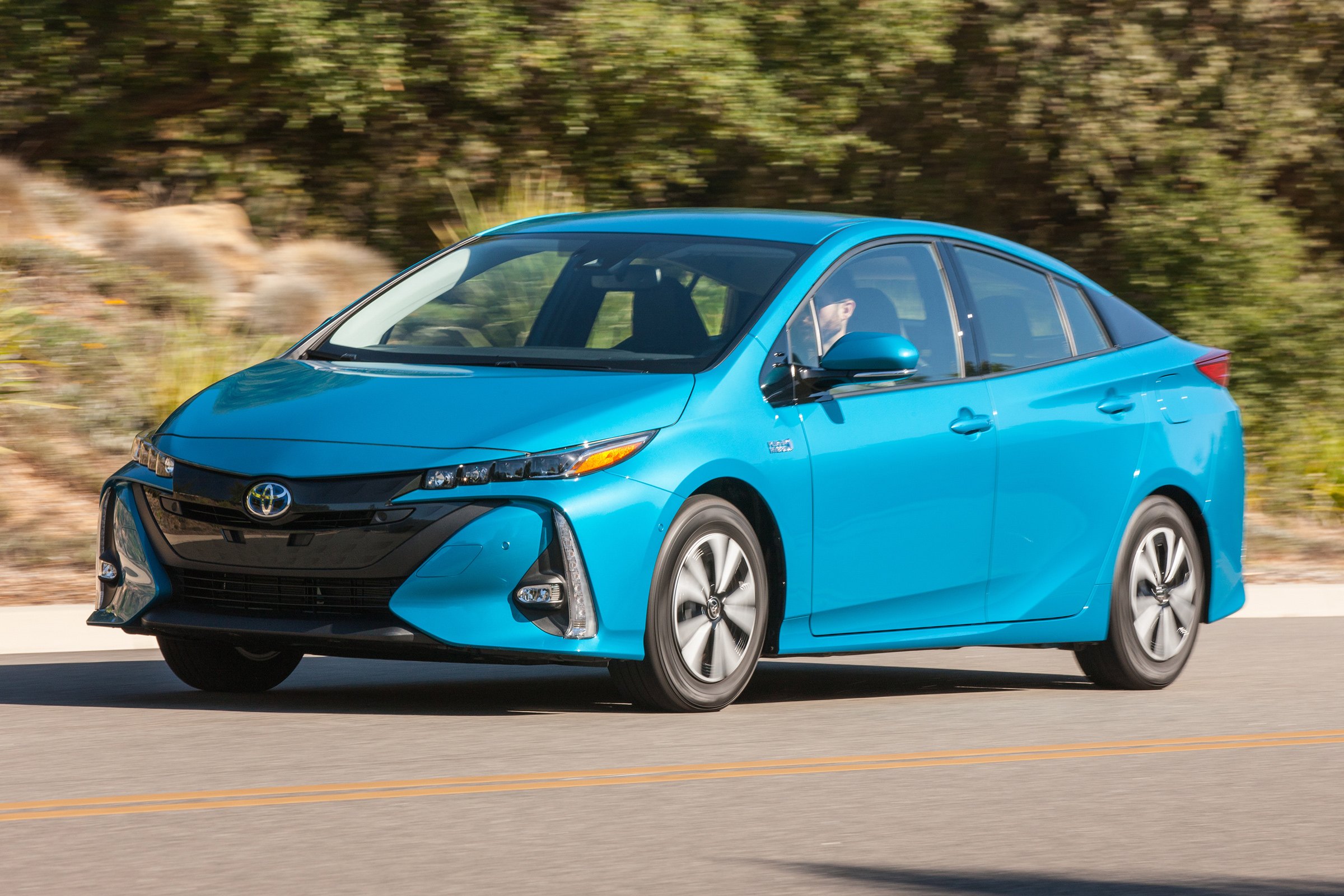Toyota Prius Prime - front tracking