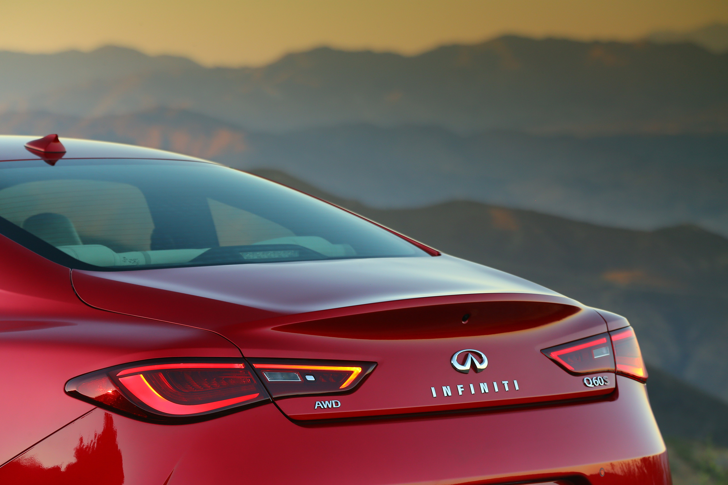 Infiniti Q60 - rear detail