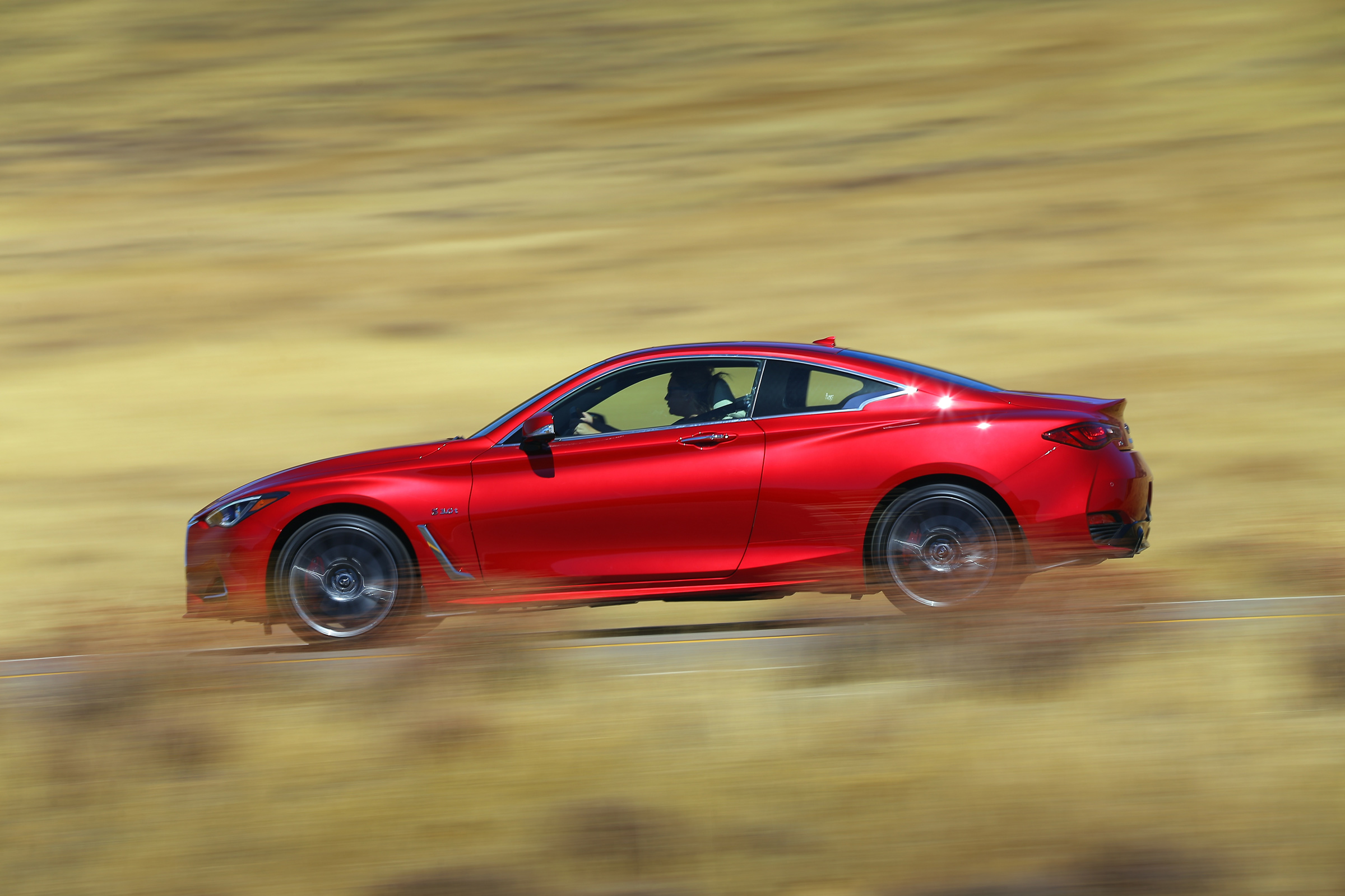 Infiniti Q60 - side tracking