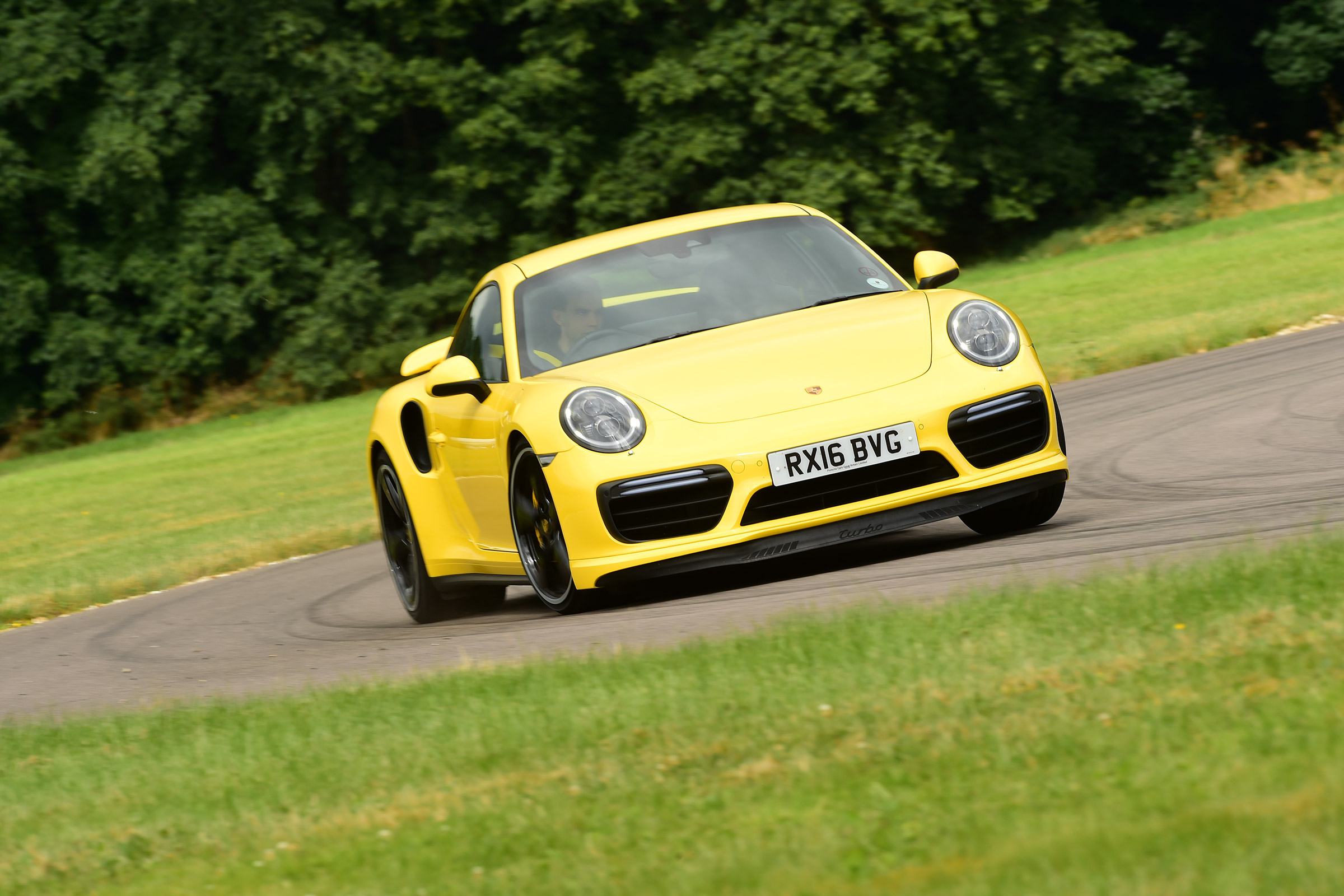 Jaguar F-Type SVR vs Porsche 911 Turbo - 