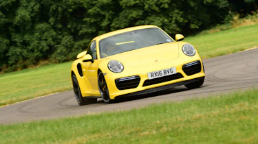 Jaguar F-Type SVR vs Porsche 911 Turbo -