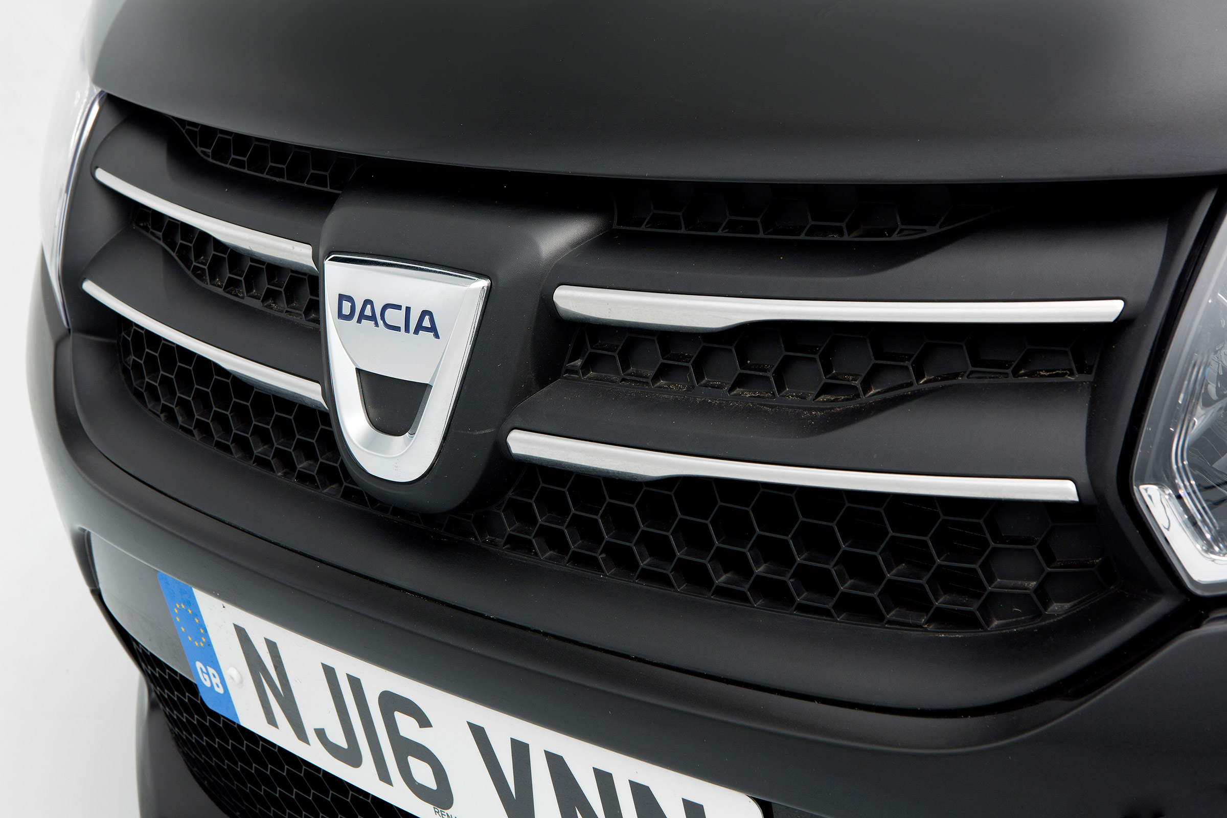 Used Dacia Logan MCV - front girille