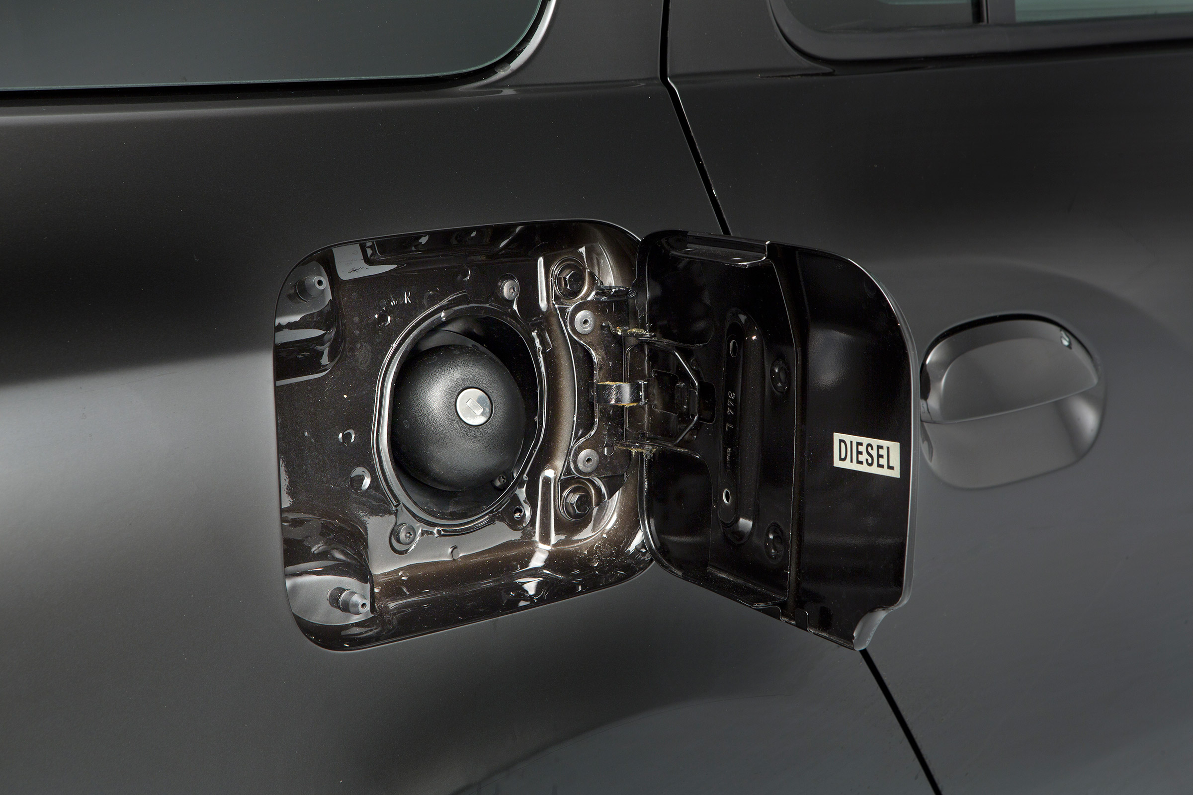 Used Dacia Logan MCV - fuel cap