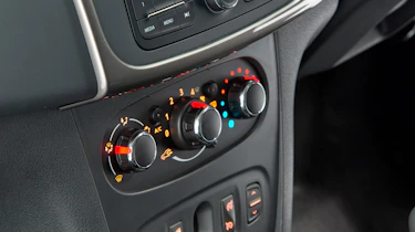 Used Dacia Logan MCV - centre console