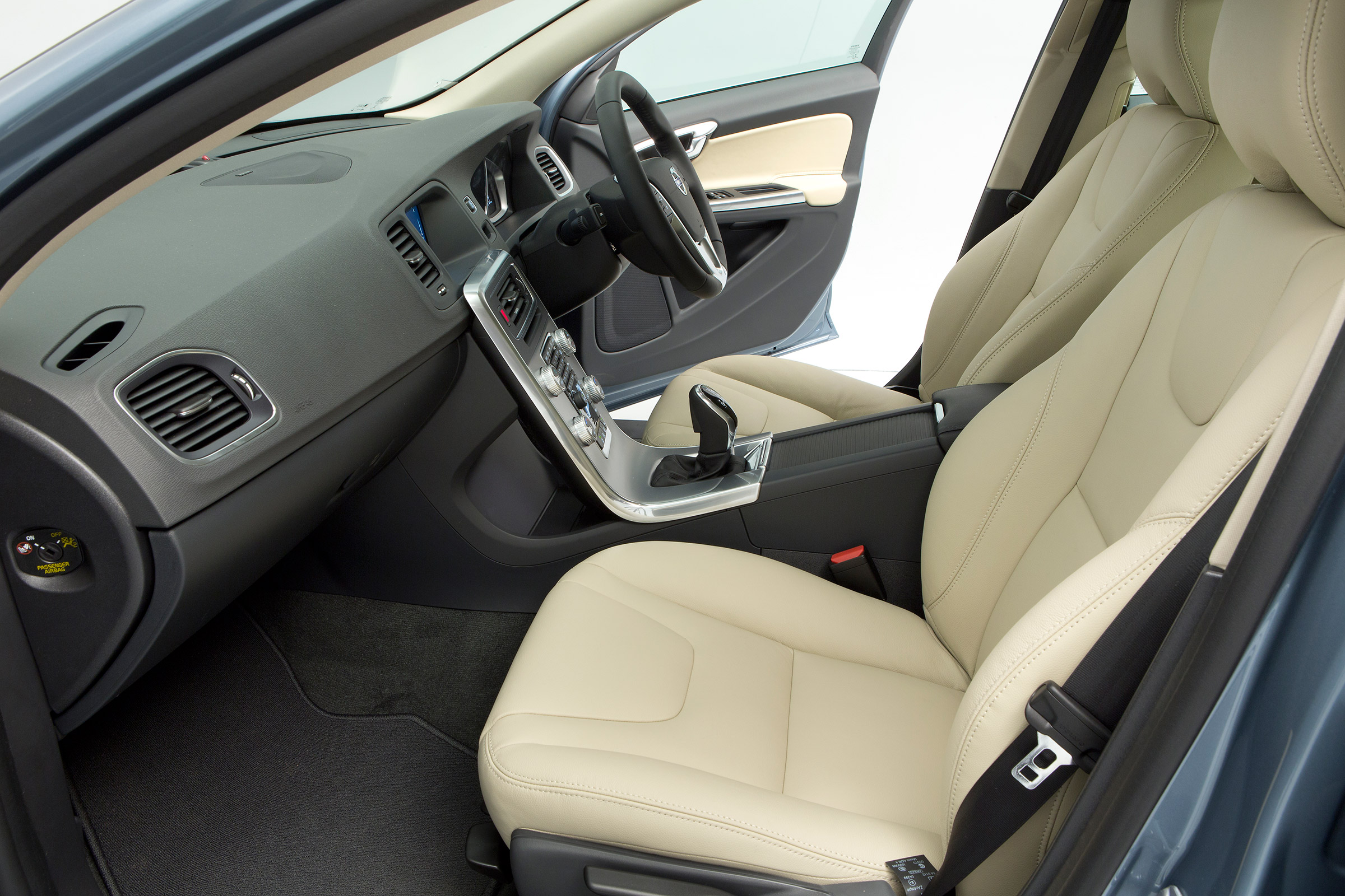 Used Volvo S60 - front seats