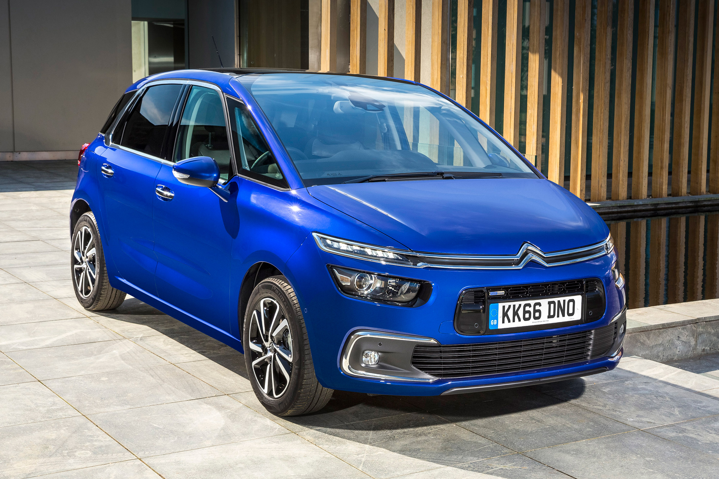 Citroen C4 Picasso front quarter