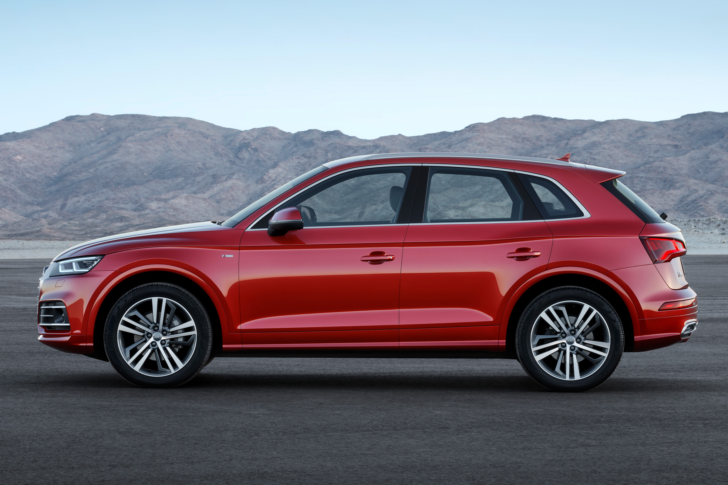 Audi Q5 SUV - side