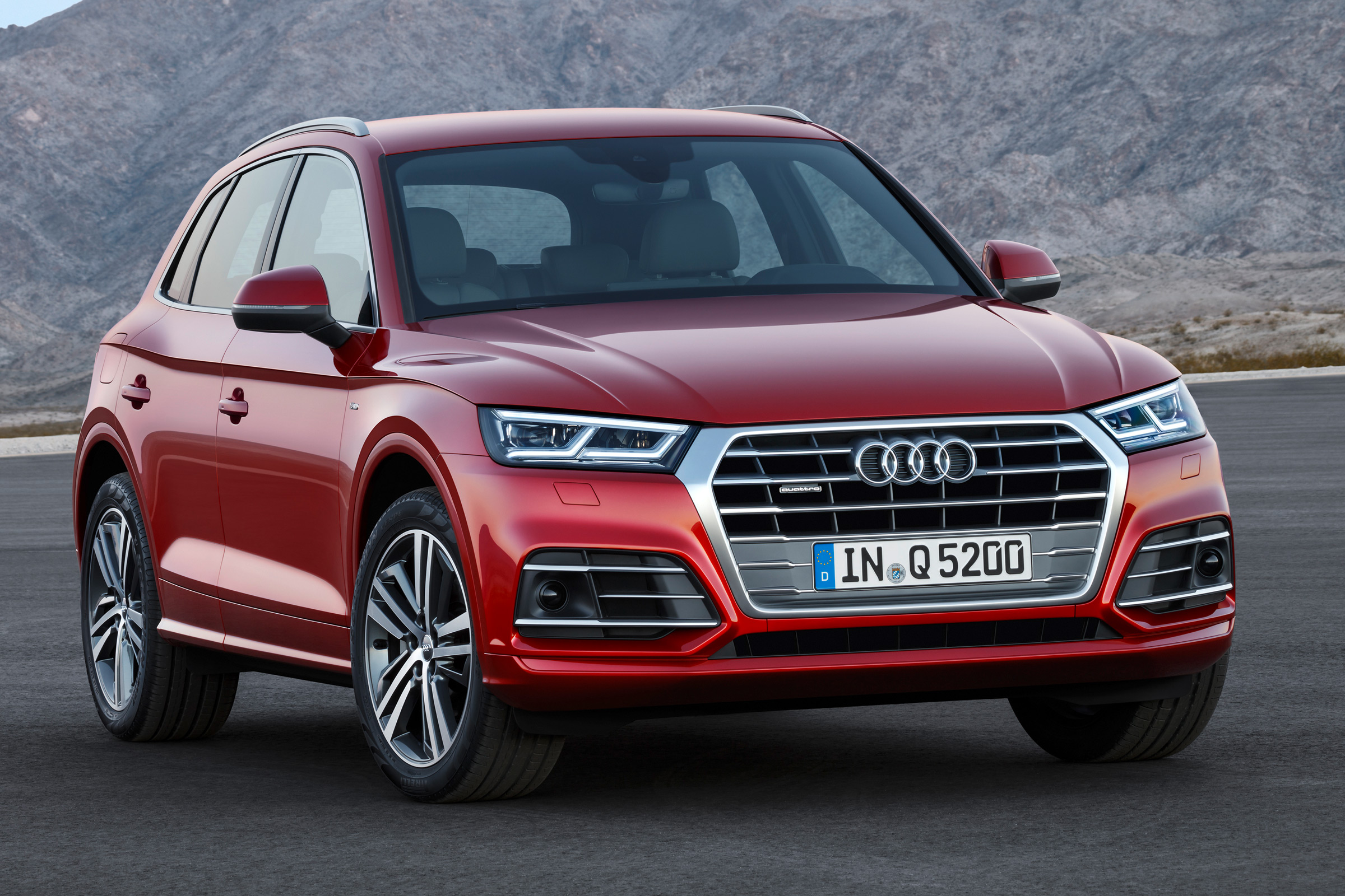 Audi Q5 SUV - front quarter