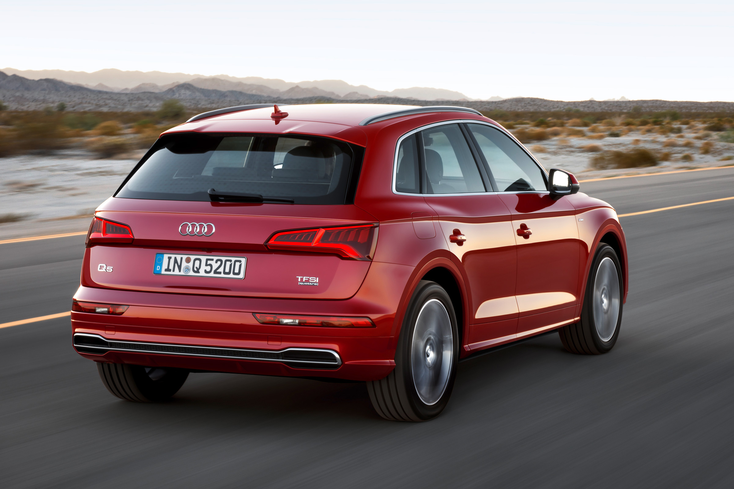 Audi Q5 SUV - rear tracking