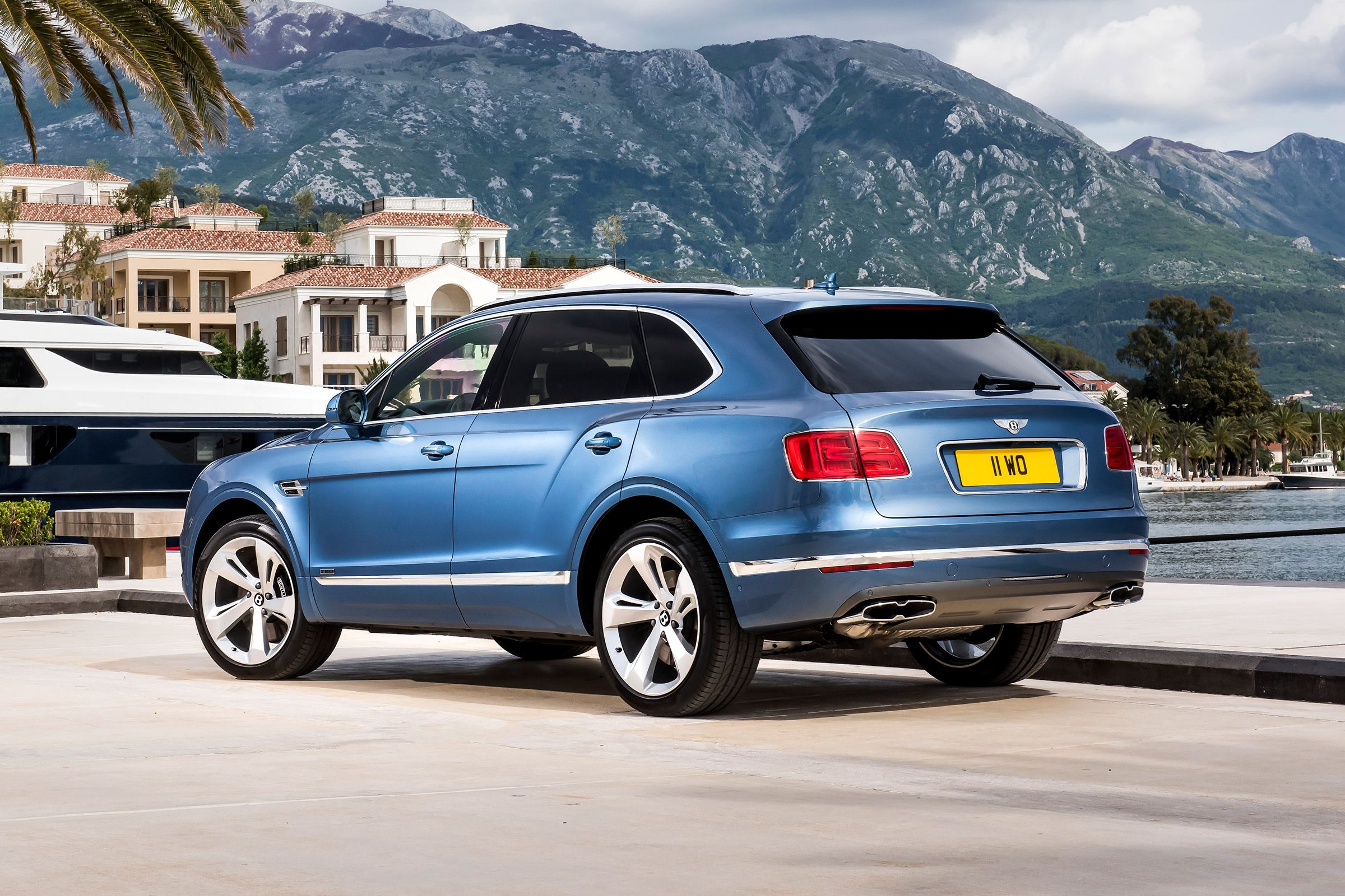 Bentley Bentayga Diesel - rear static