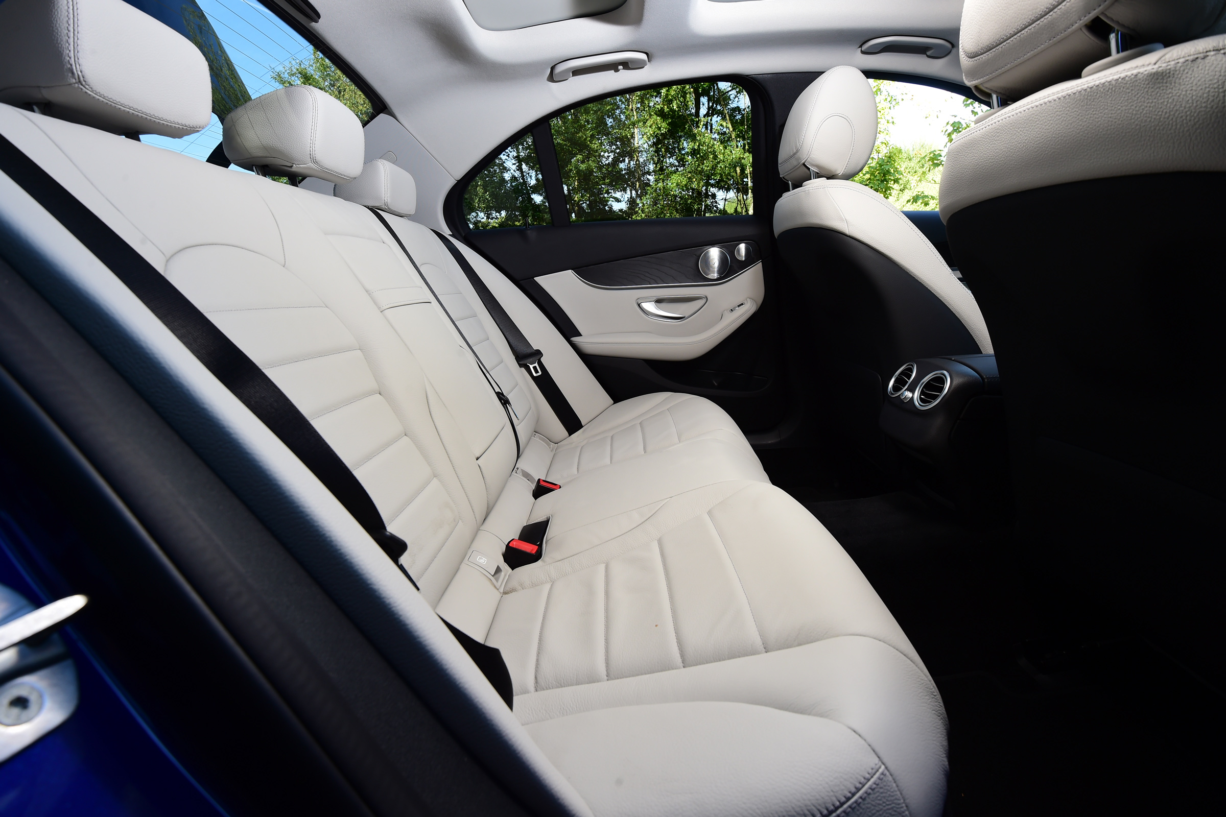 Mercedes C 350e plug-in hybrid - rear seats
