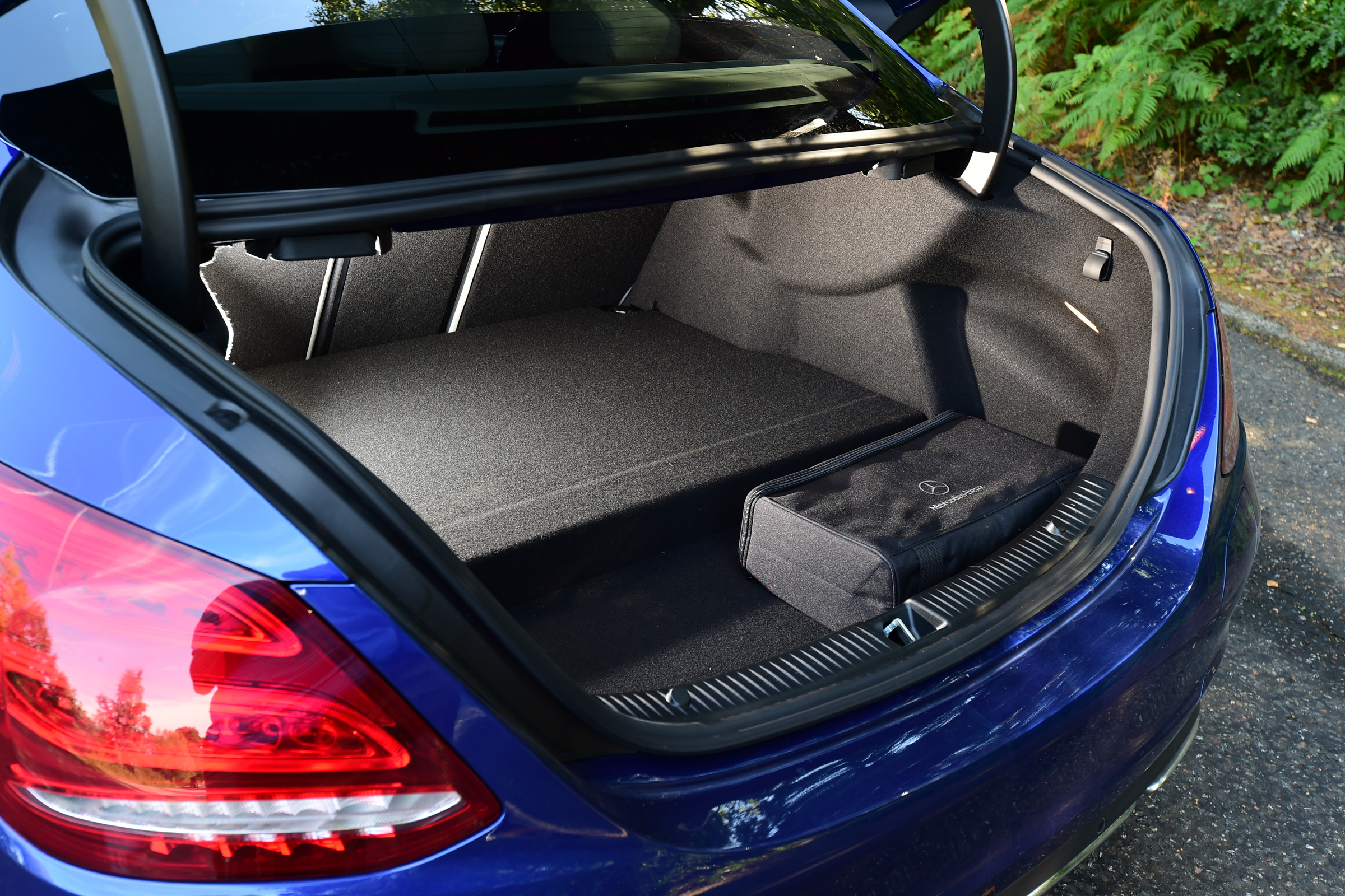 Mercedes C 350e plug-in hybrid - boot
