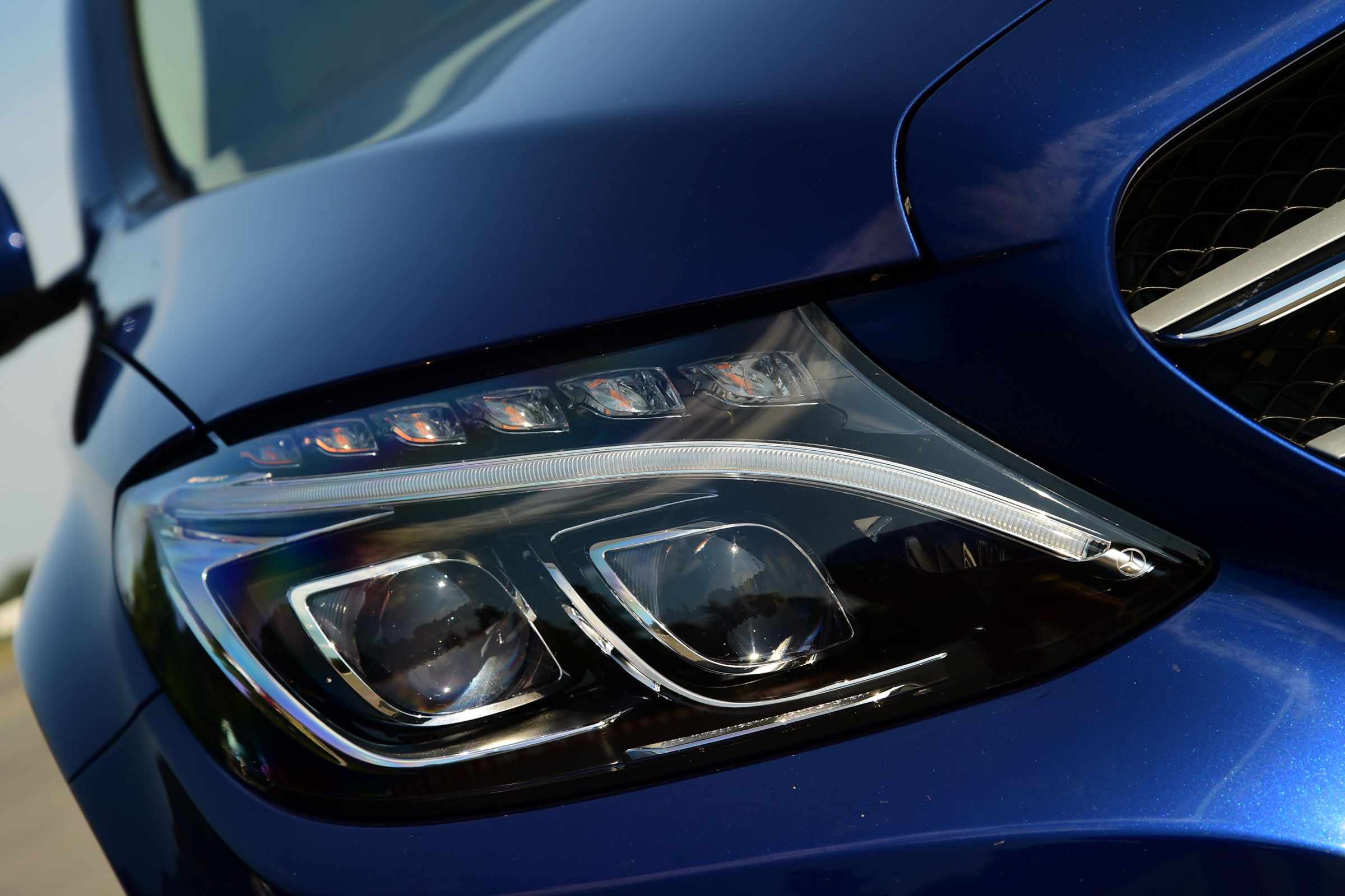 Mercedes C 350e plug-in hybrid - headlight