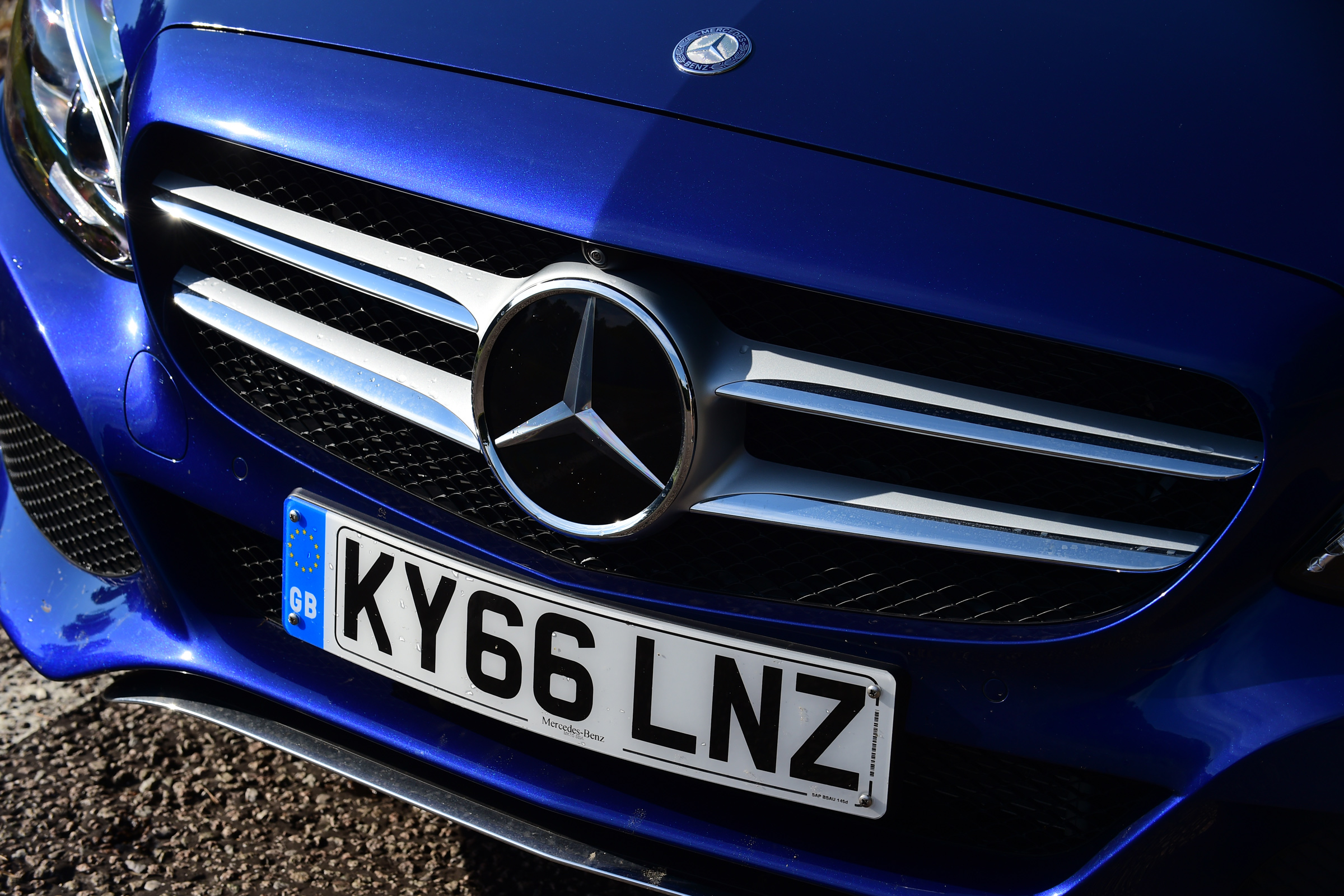 Mercedes C 350e plug-in hybrid - grille