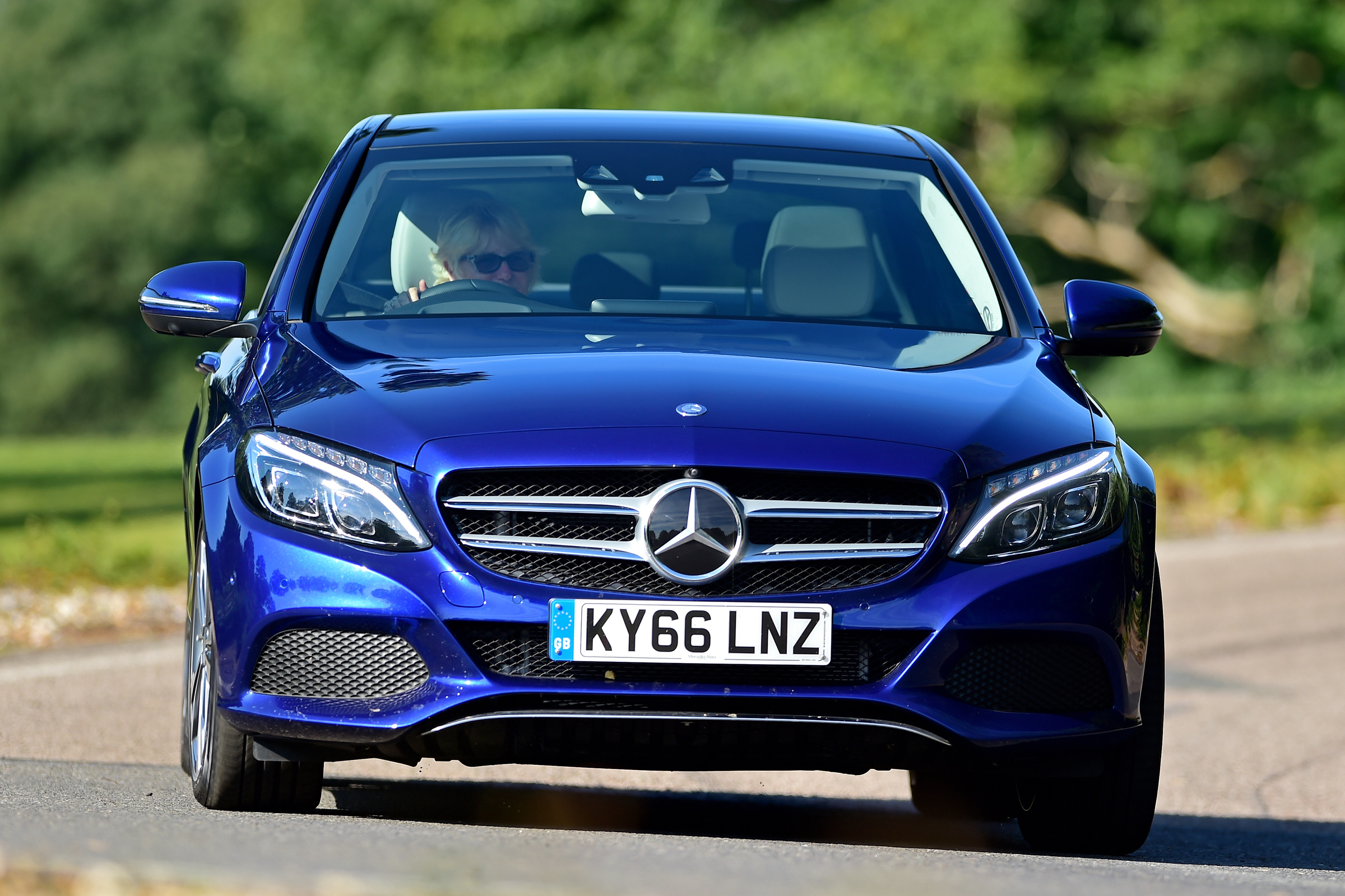 Mercedes C 350e plug-in hybrid - front cornering