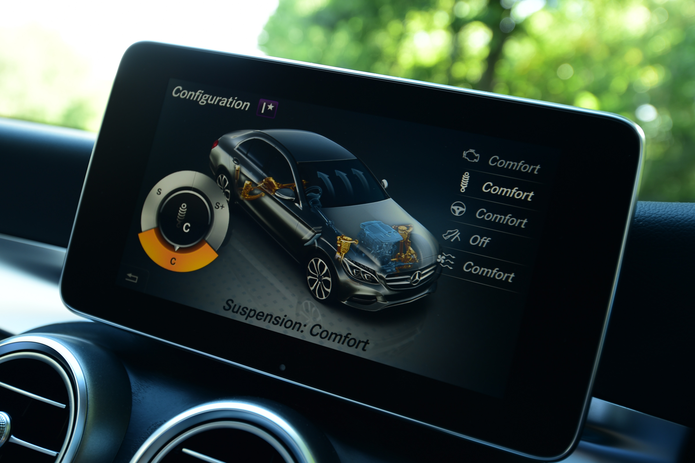 Mercedes C 350e plug-in hybrid - centre screen