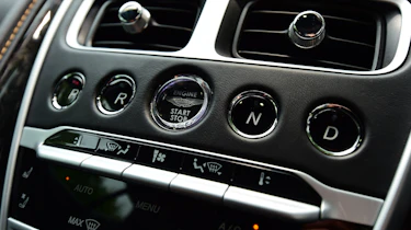 Aston Martin DB11 - centre console
