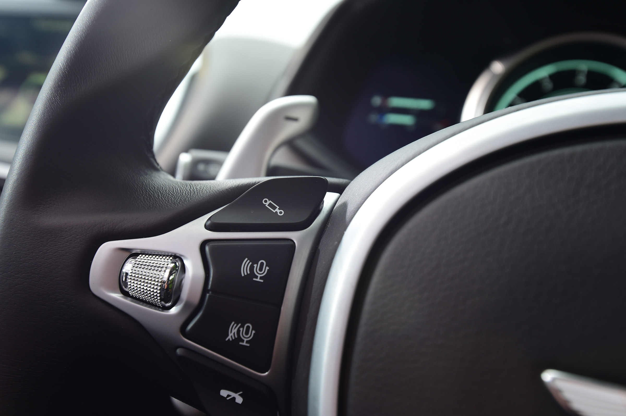 Aston Martin DB11 - steering wheel