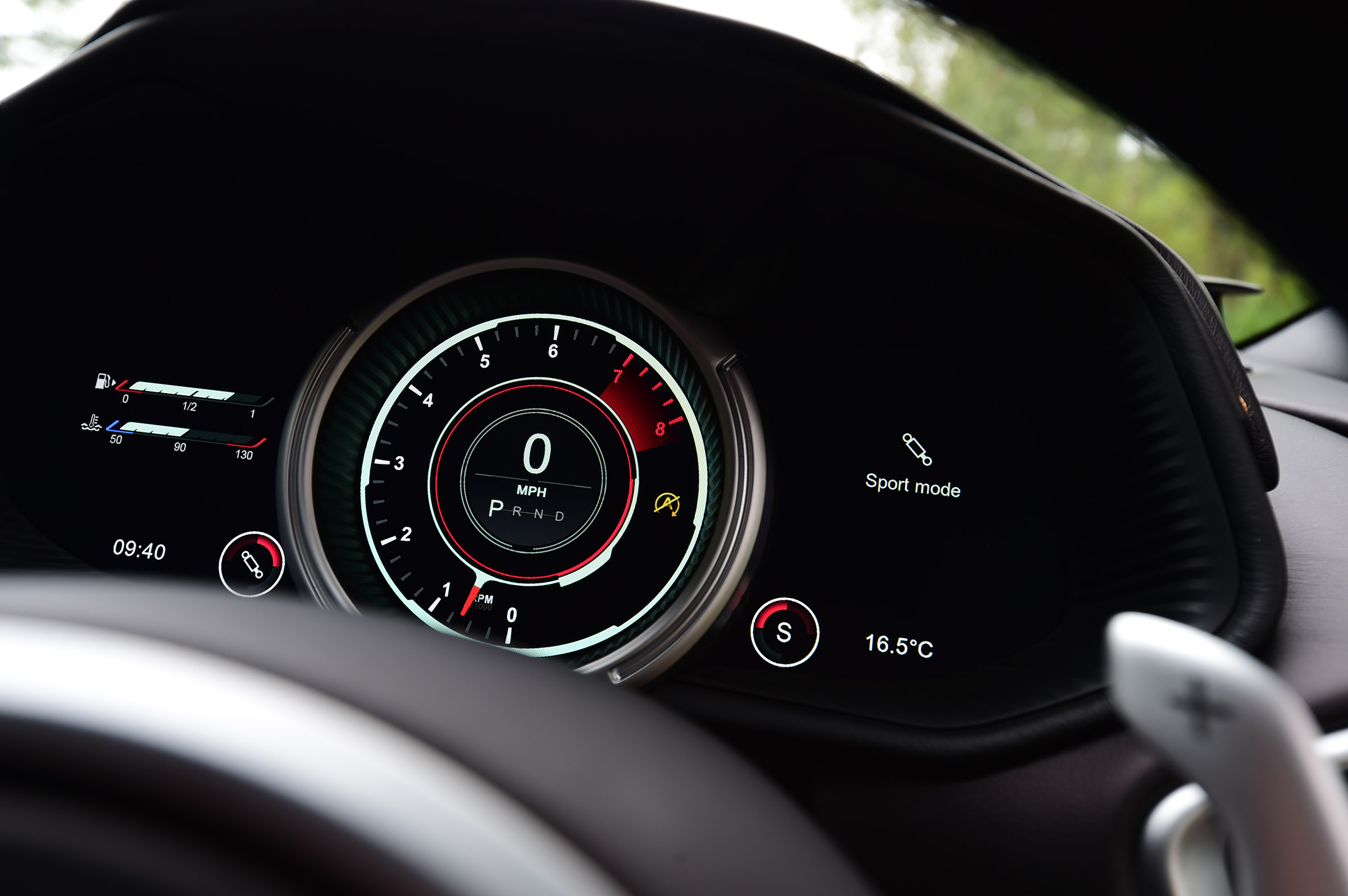 Aston Martin DB11 - dials