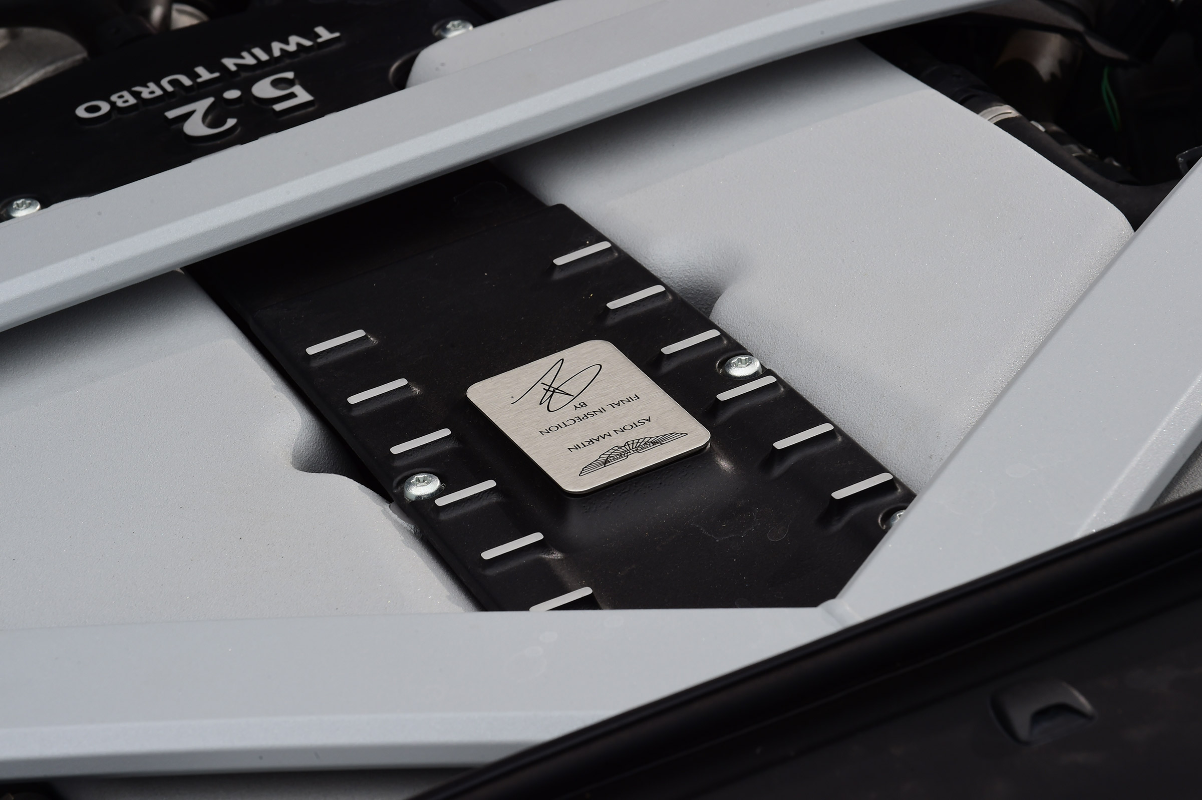 Aston Martin DB11 - engine