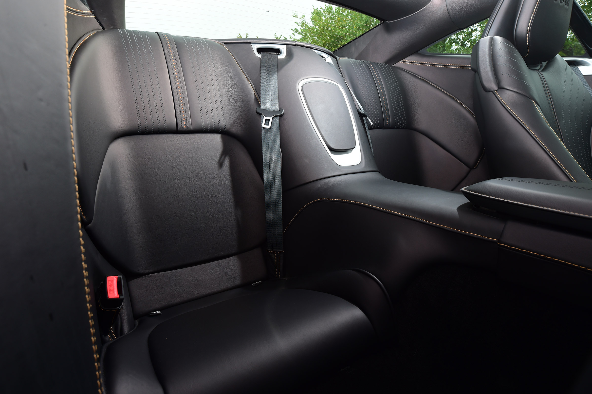 Aston Martin DB11 - rear seats