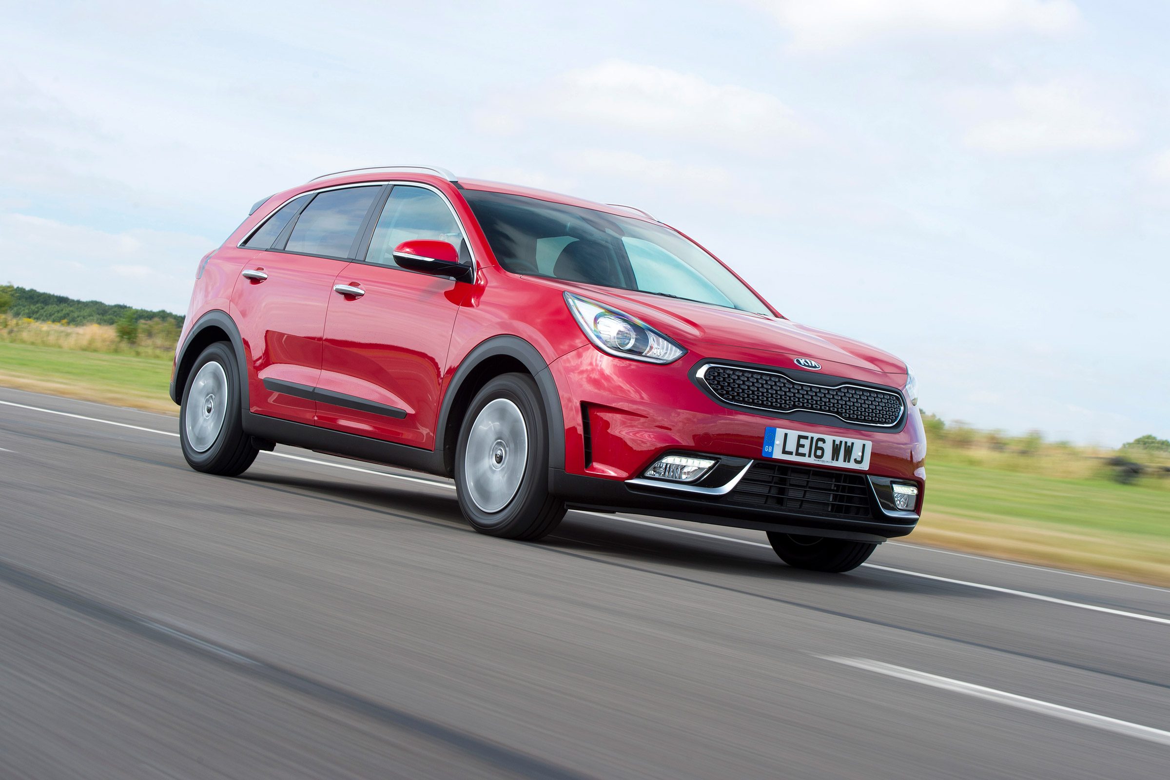 Kia Niro vs Toyota Prius - Kia Niro 
