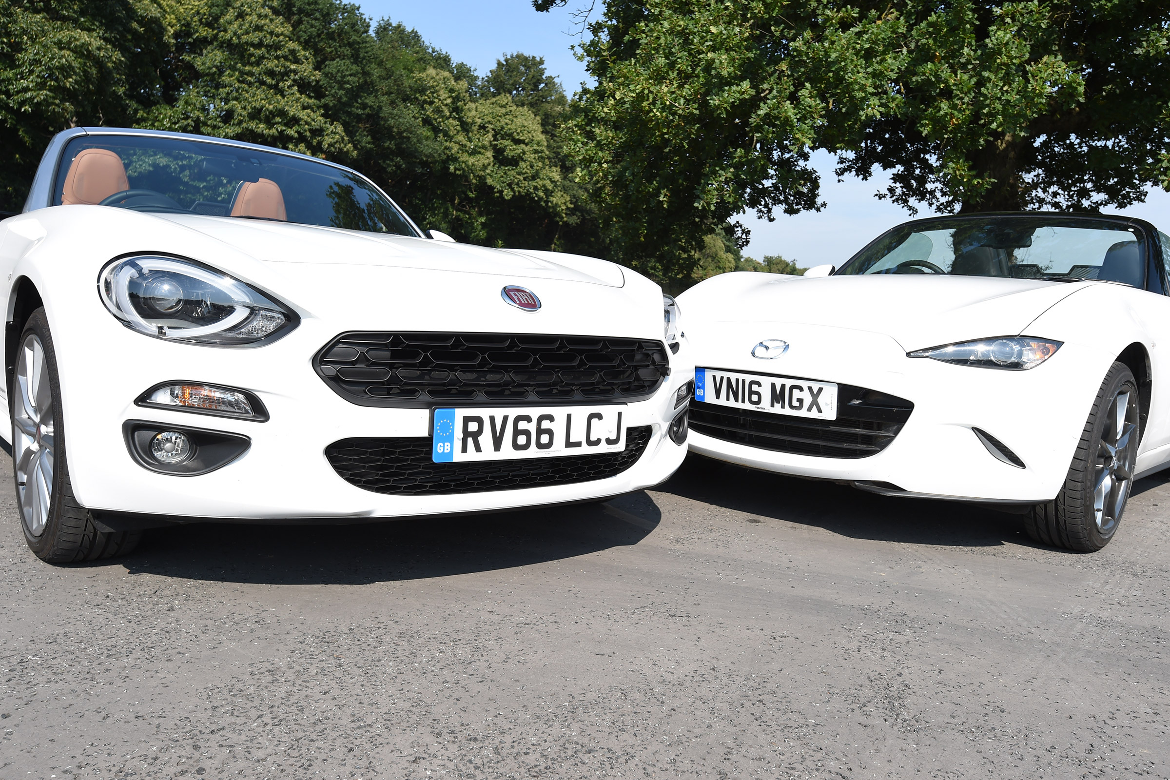 Fiat 124 Spider vs Mazda MX-5 - static