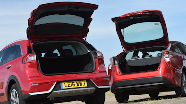 Kia Niro vs Toyota Prius - boot comparison