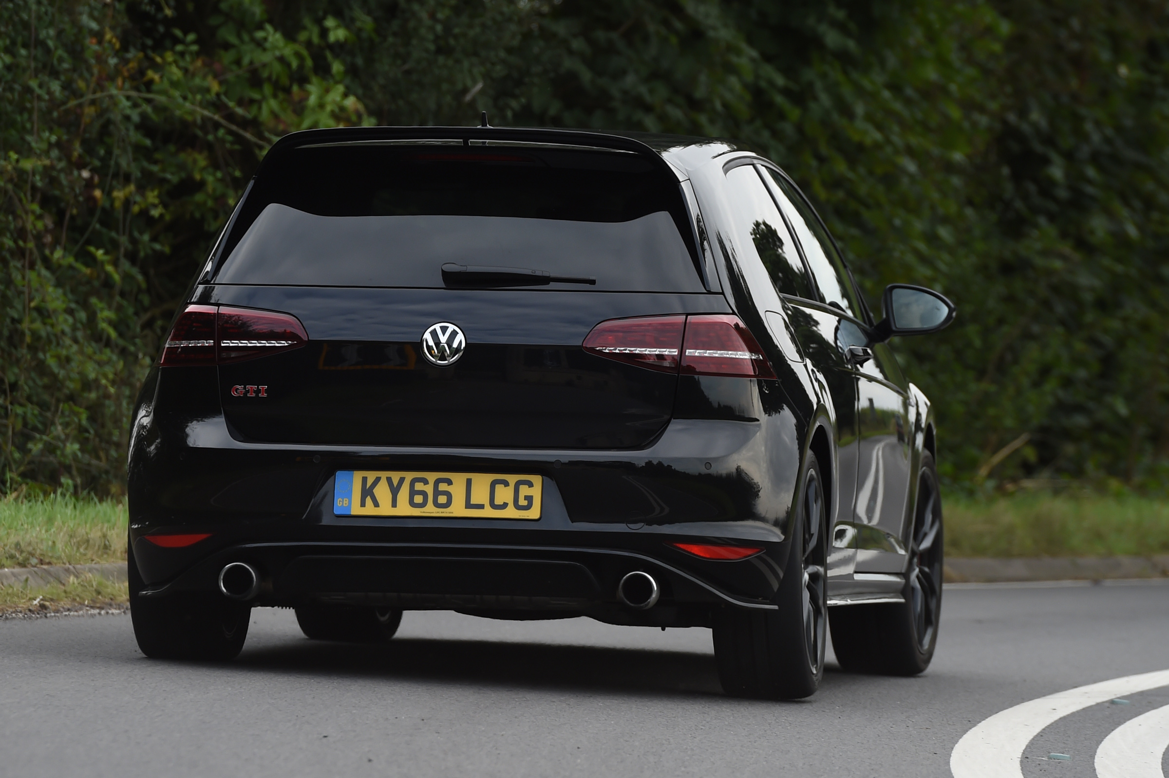 Volkswagen Golf GTI Clubsport UK 2016 - rear cornering